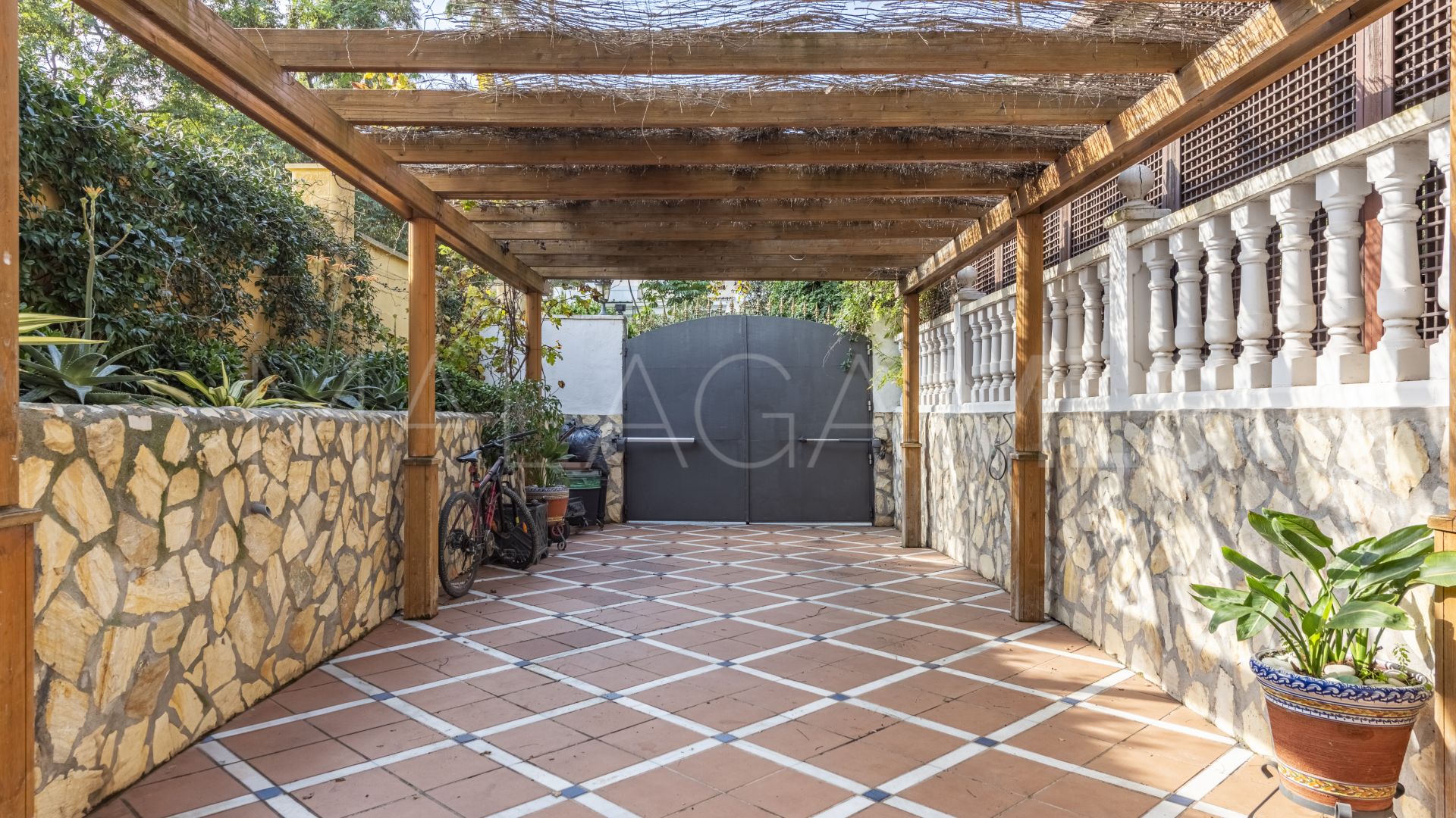 Buy villa pareada in Nueva Andalucia