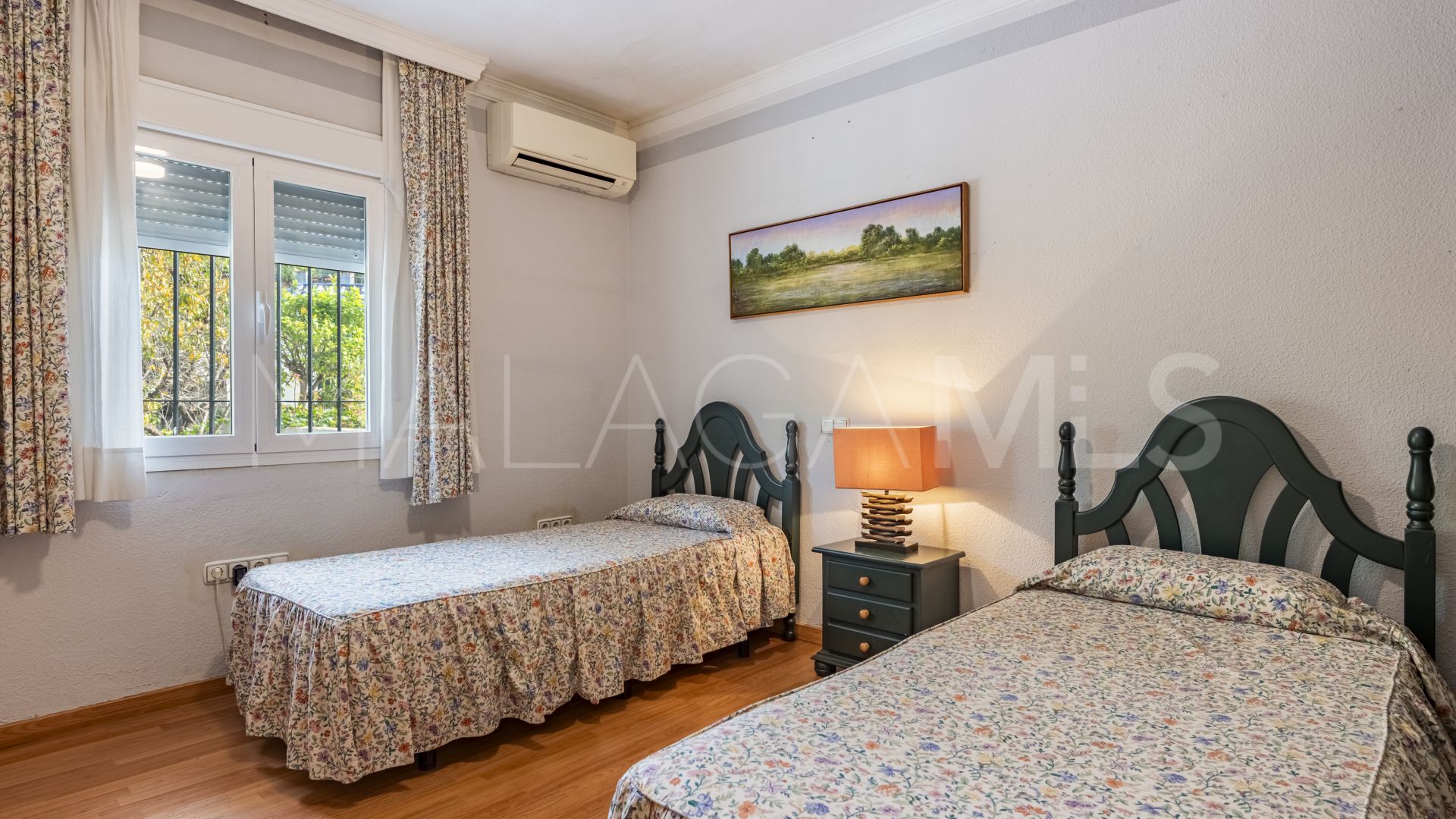 Buy villa pareada in Nueva Andalucia