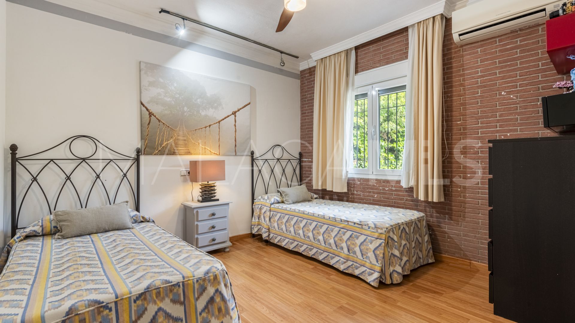 Buy villa pareada in Nueva Andalucia