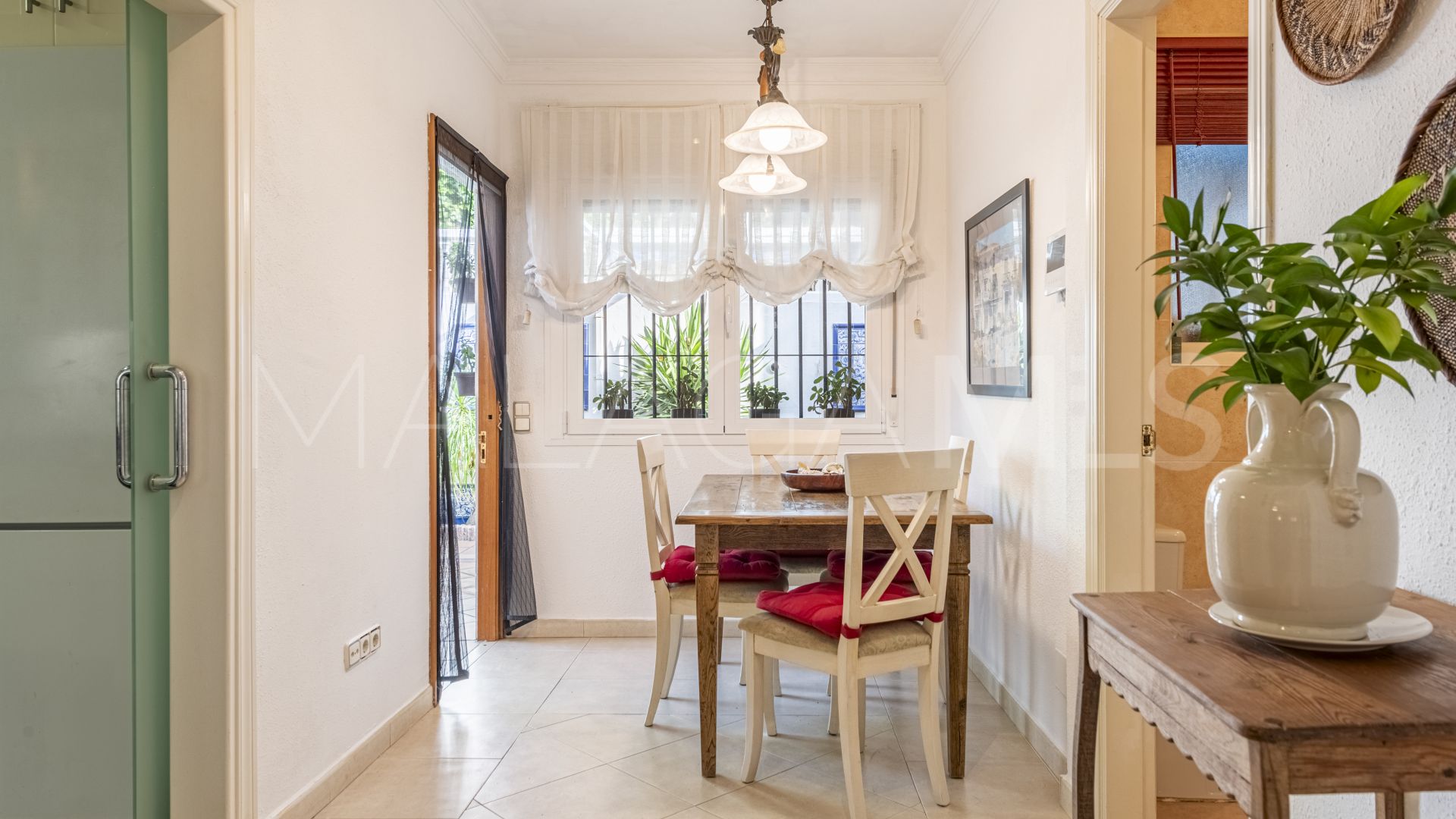 Buy villa pareada in Nueva Andalucia