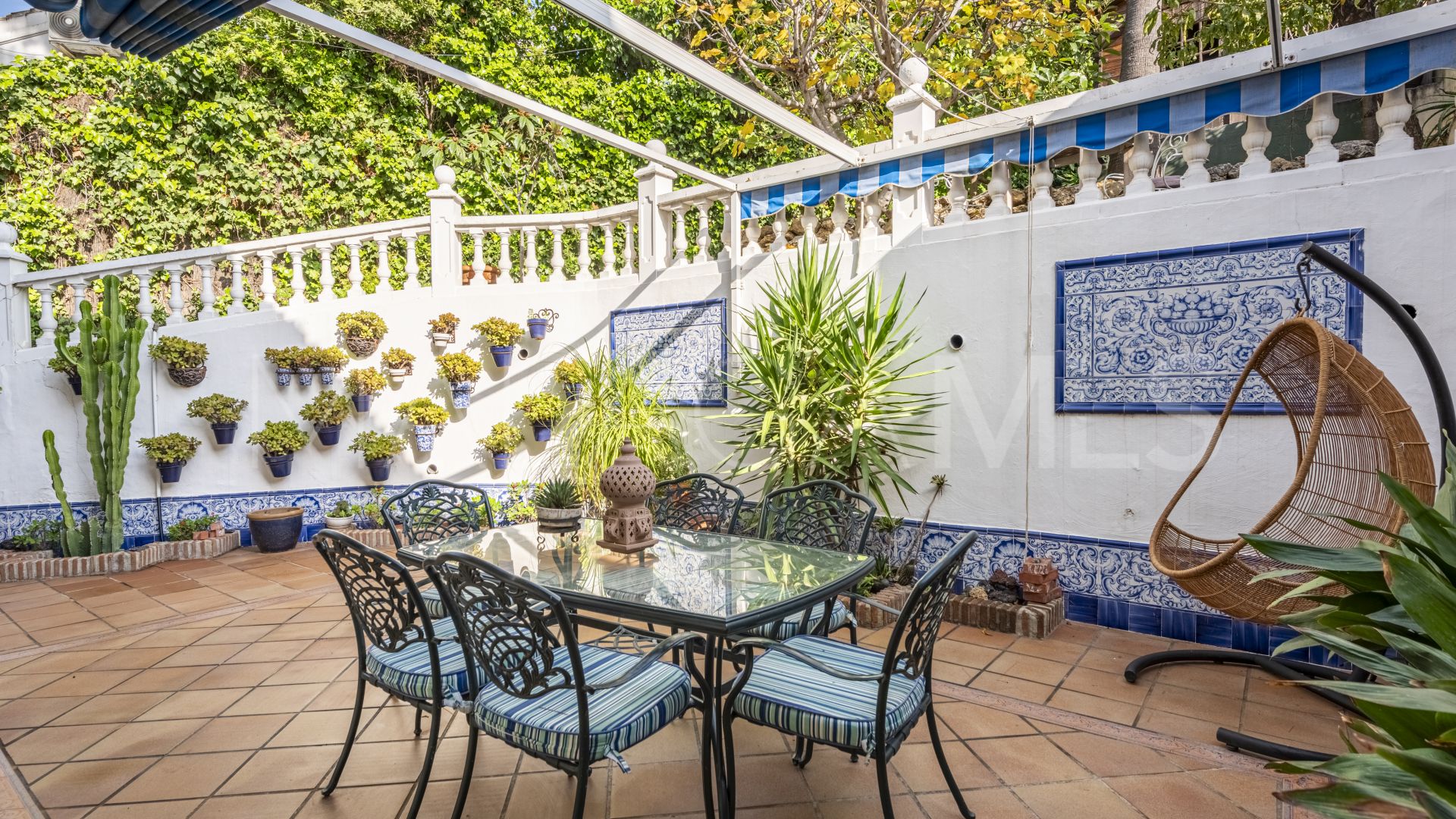 Buy villa pareada in Nueva Andalucia