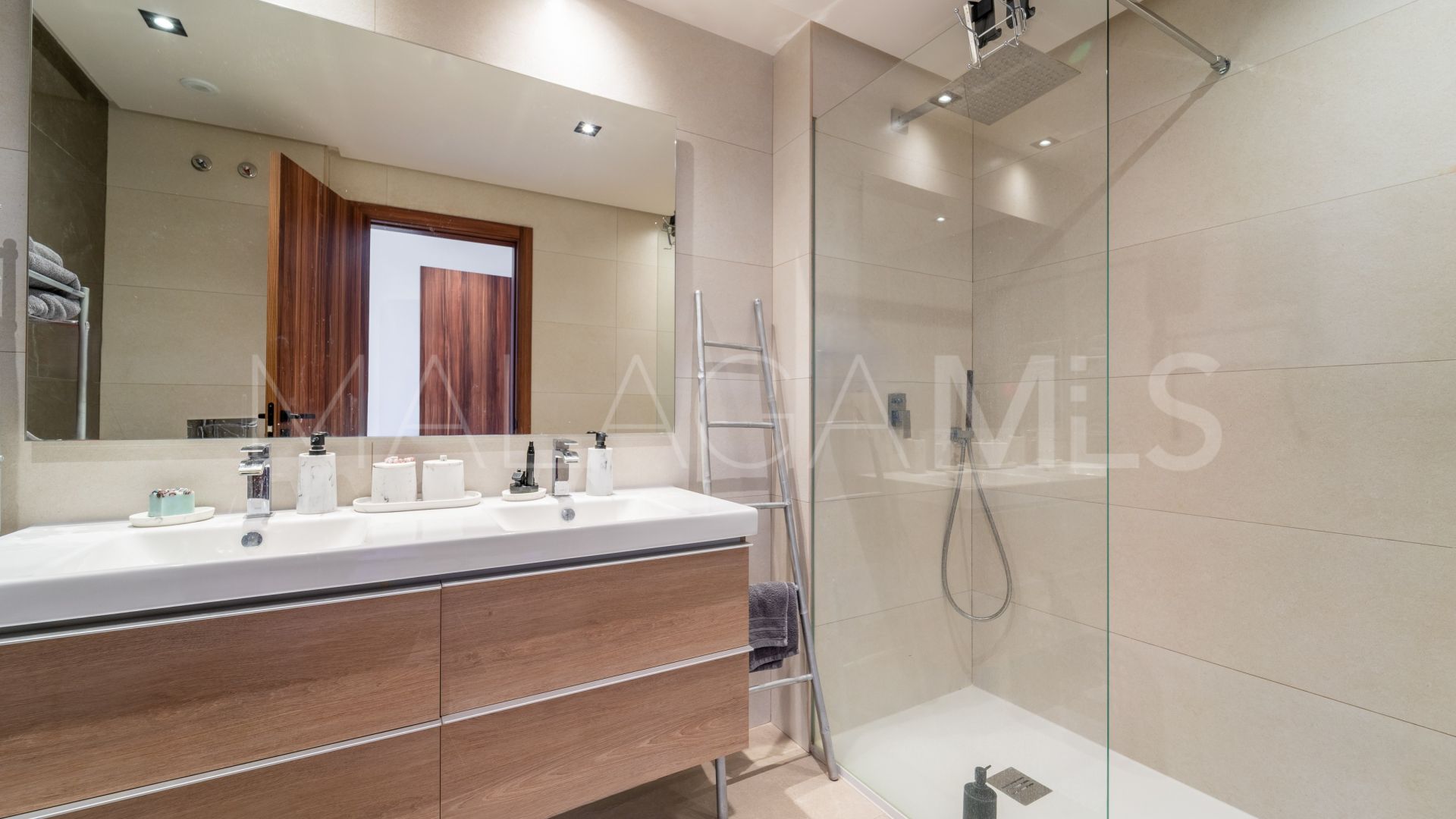 Lägenhet for sale in Marbella Lake