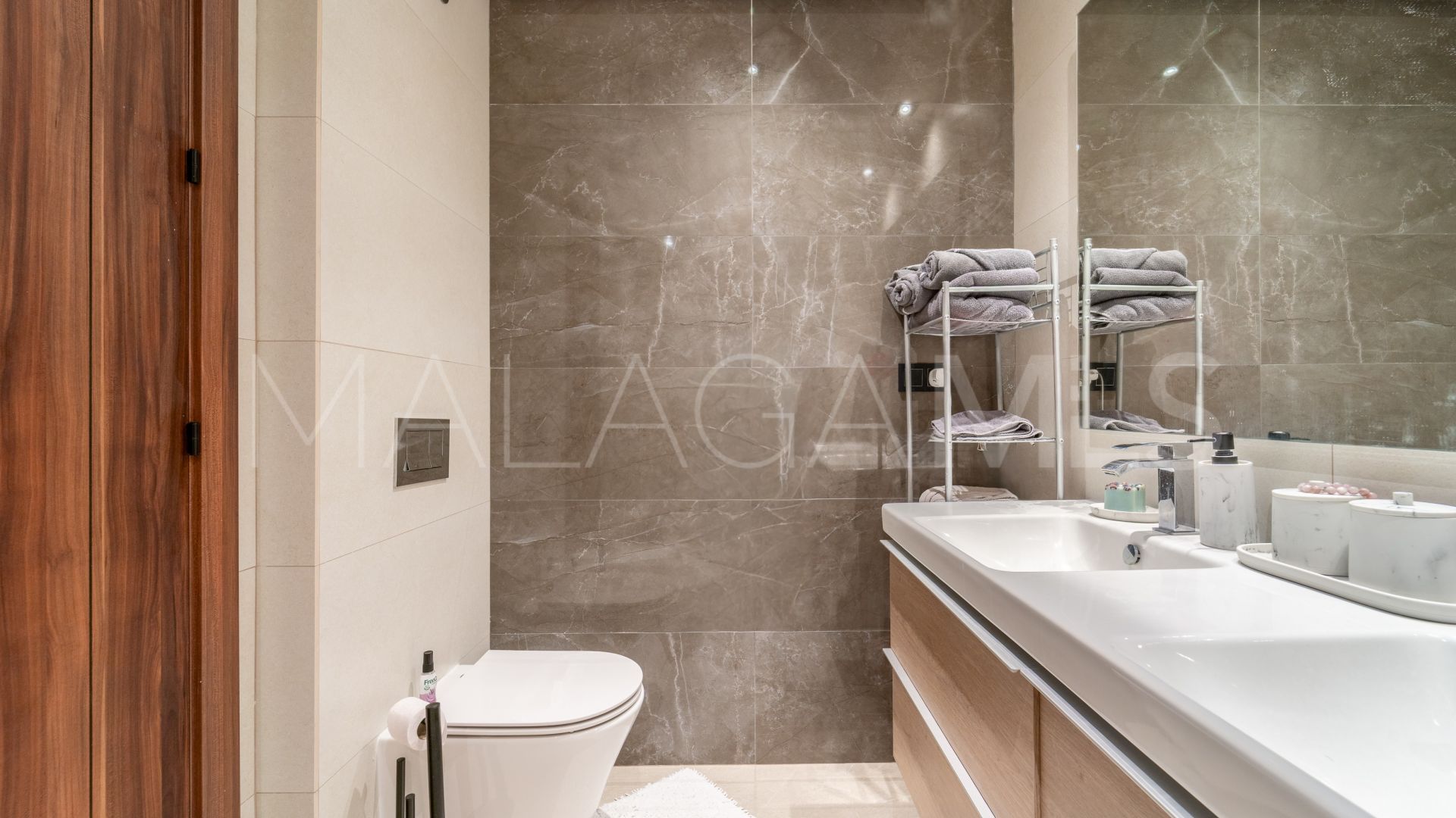 Lägenhet for sale in Marbella Lake