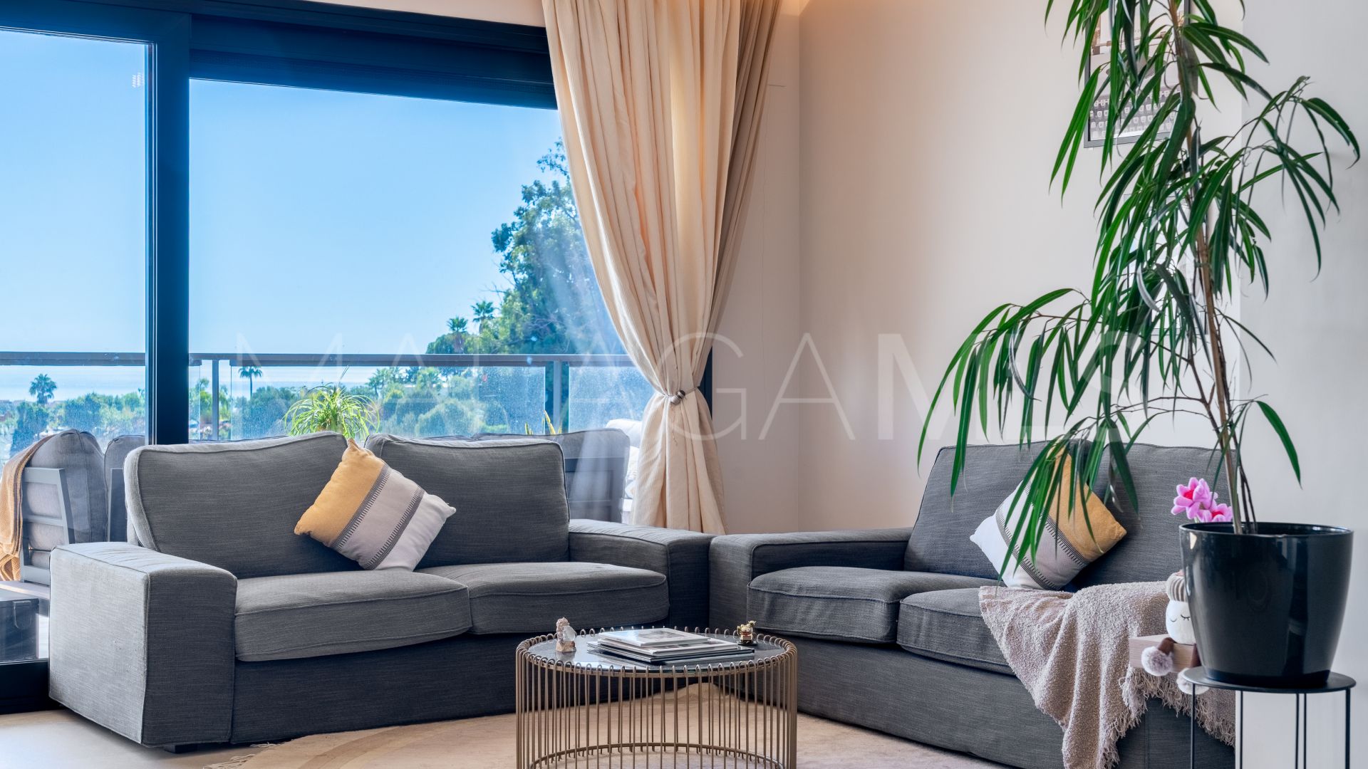 Lägenhet for sale in Marbella Lake