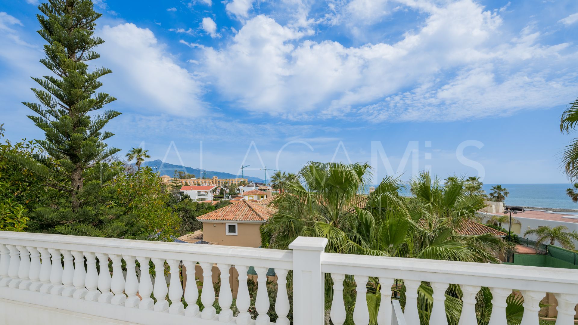 Villa for sale in Casasola