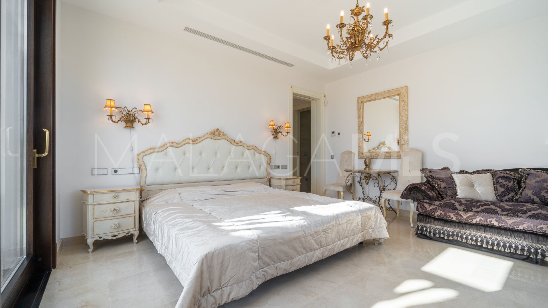 Villa for sale in Casasola