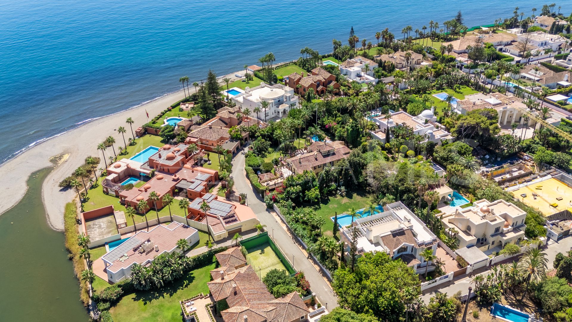For sale 7 bedrooms villa in Casasola
