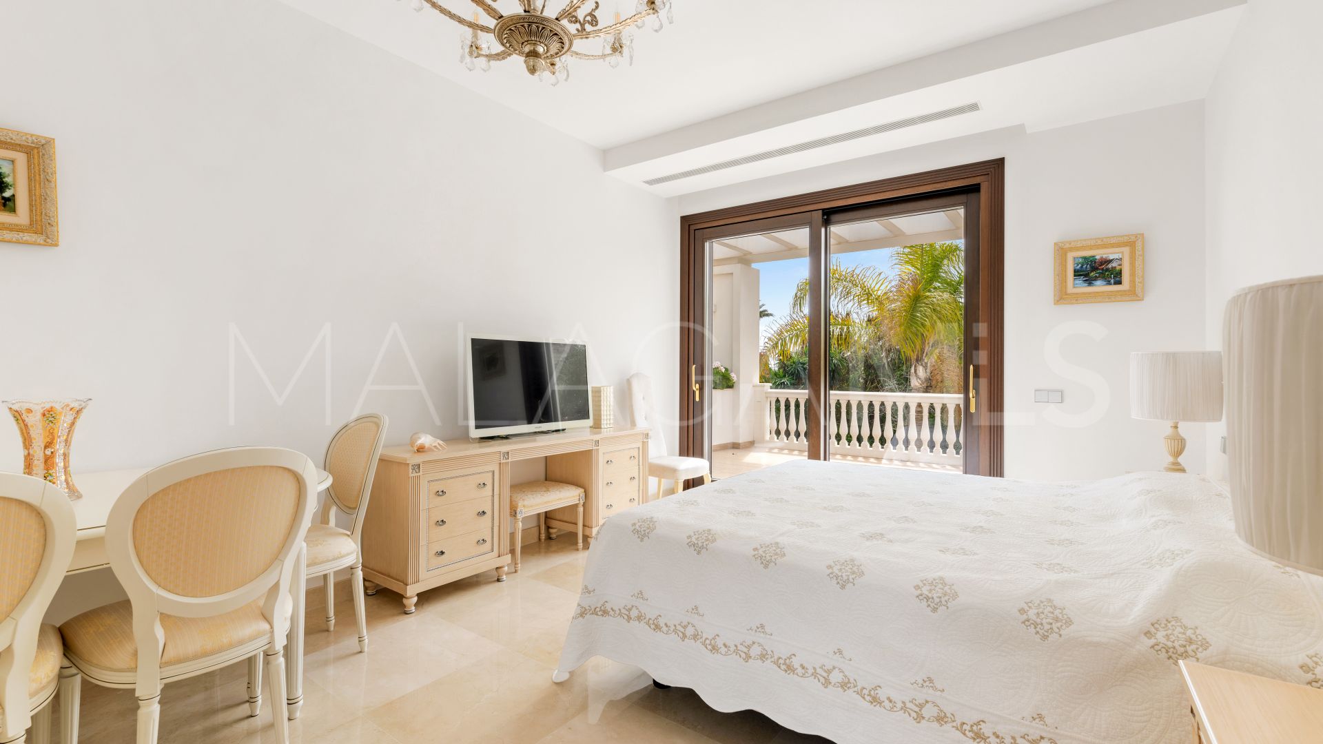 Villa for sale in Casasola