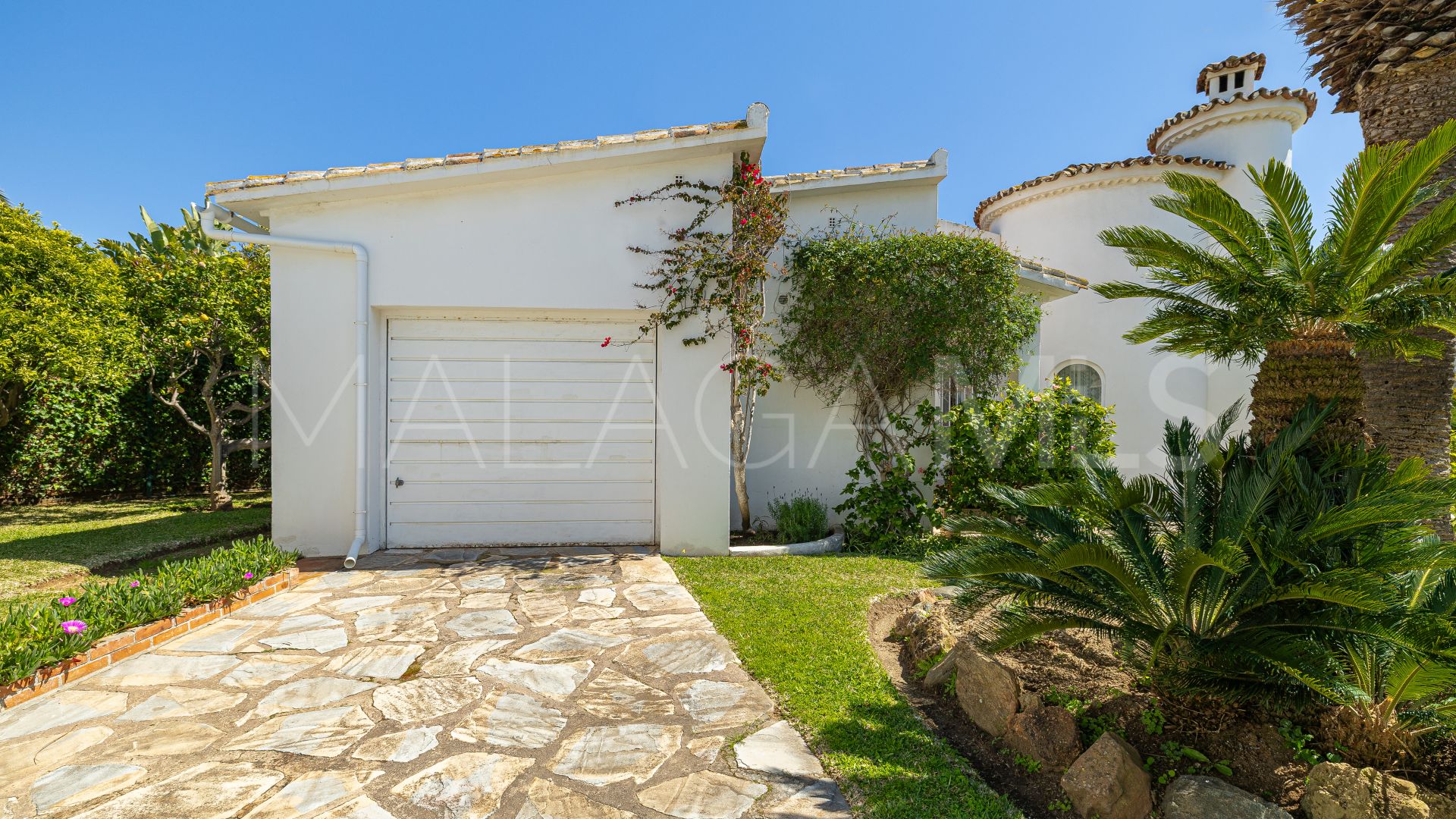 Villa in Las Chapas for sale