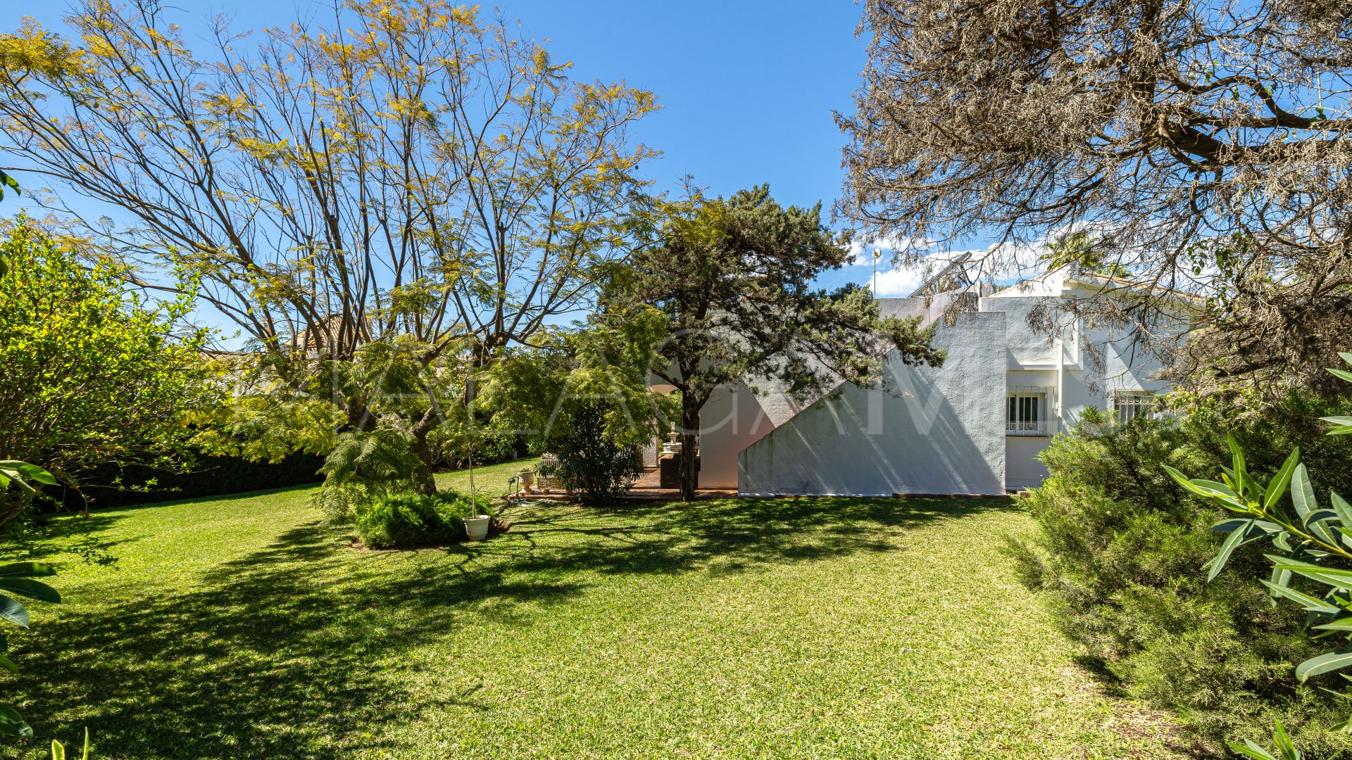 Villa in Las Chapas for sale