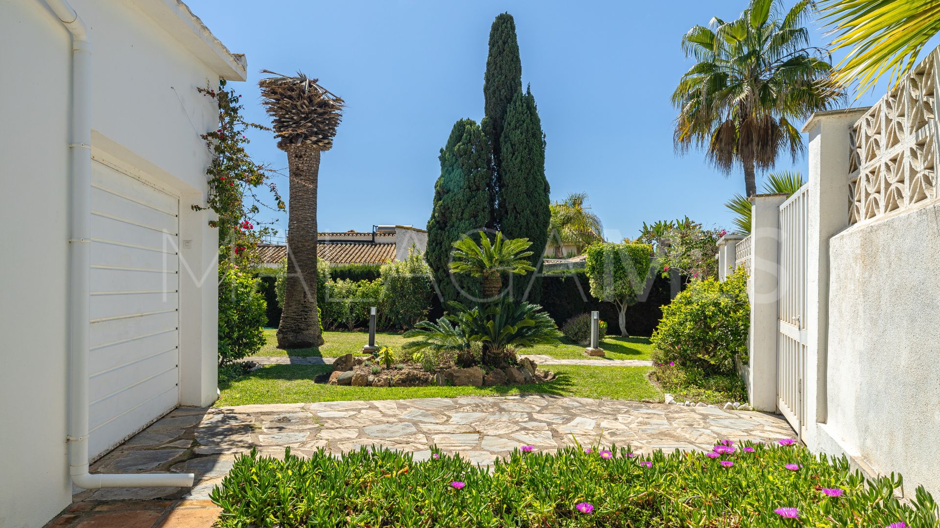 Villa in Las Chapas for sale