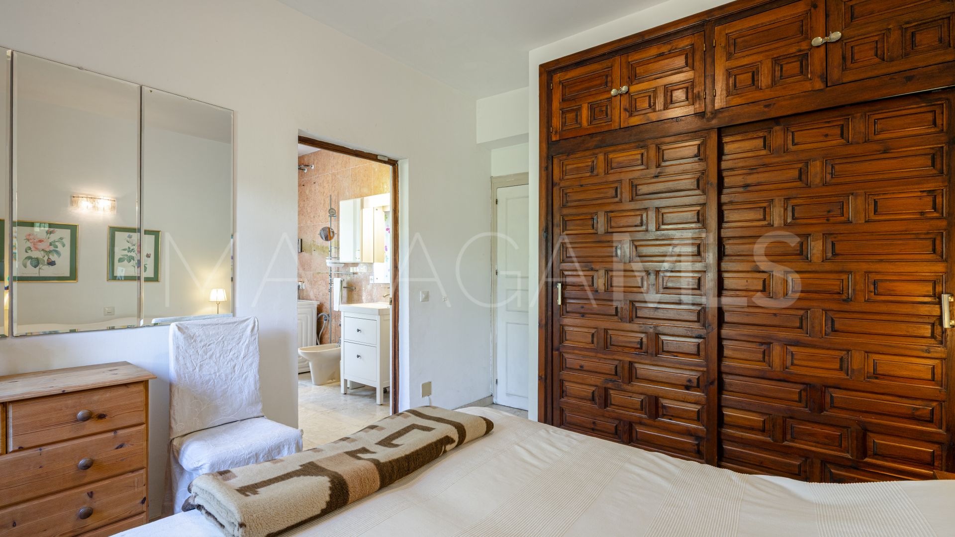 Villa in Las Chapas for sale