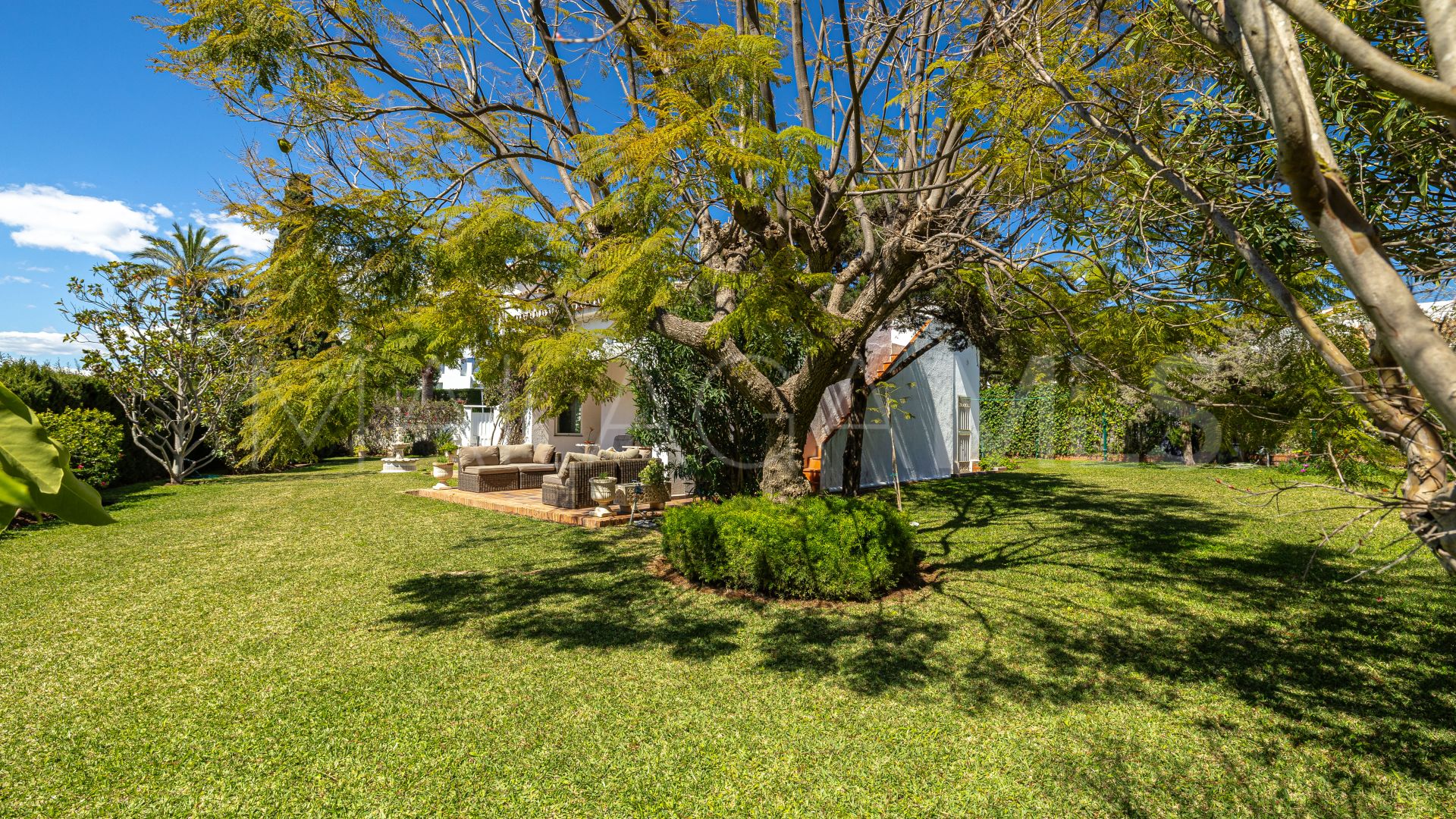 Villa in Las Chapas for sale