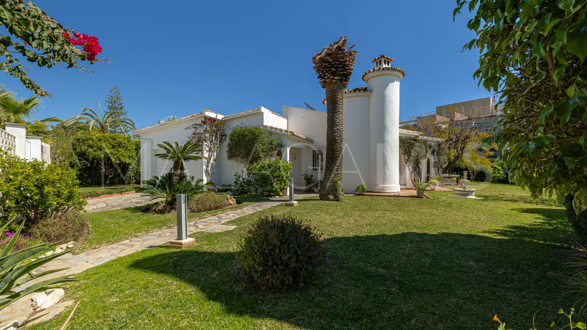 Villa in Las Chapas for sale