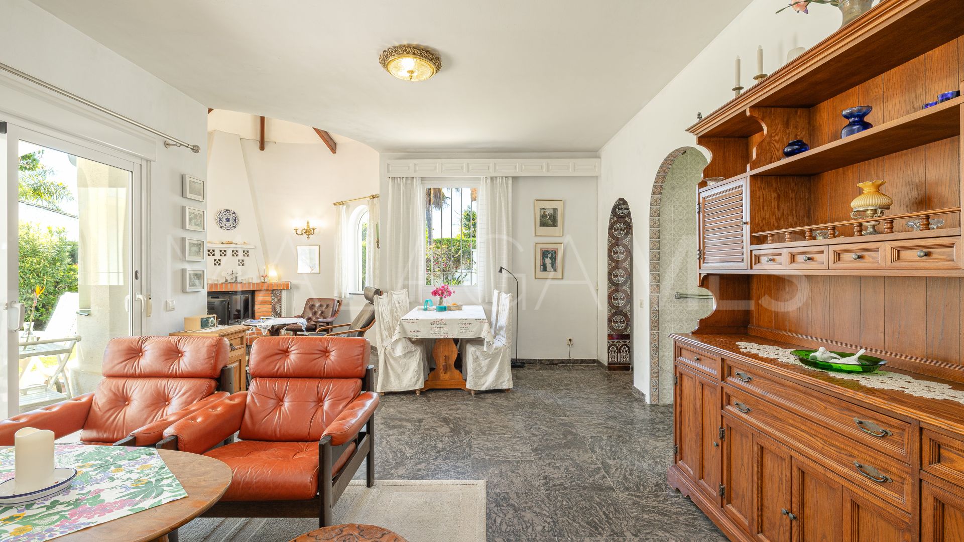 Villa in Las Chapas for sale