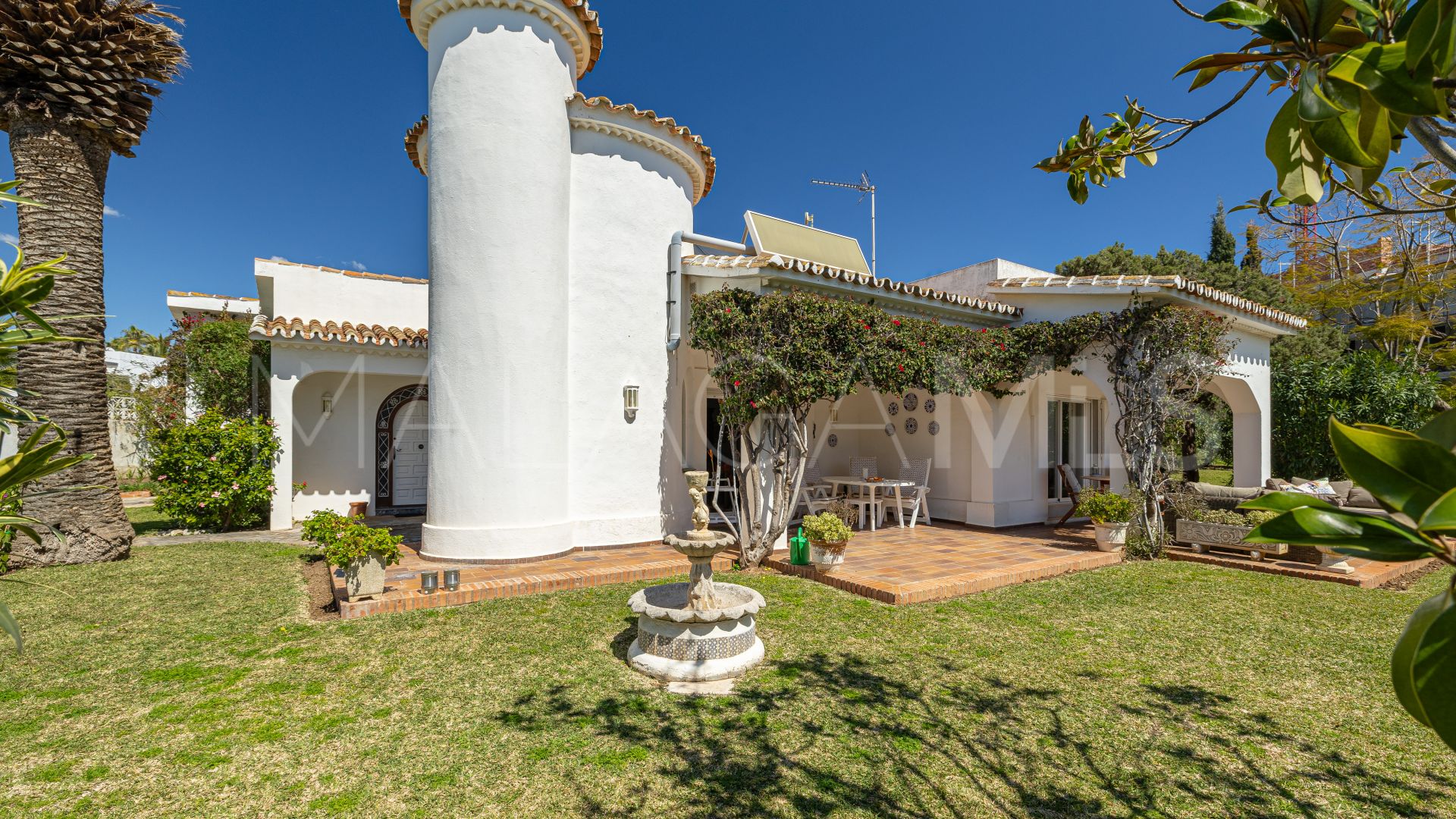 Villa in Las Chapas for sale