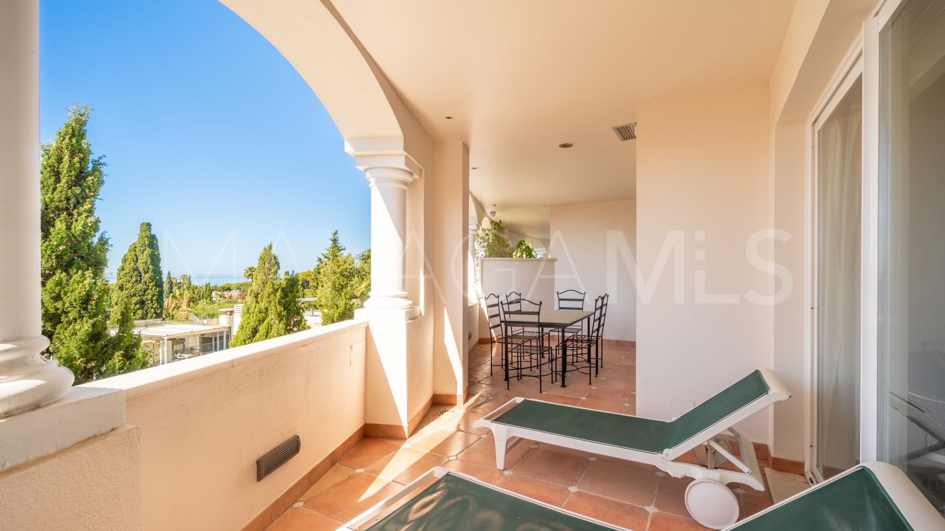 Lägenhet for sale in Guadalpin Suites