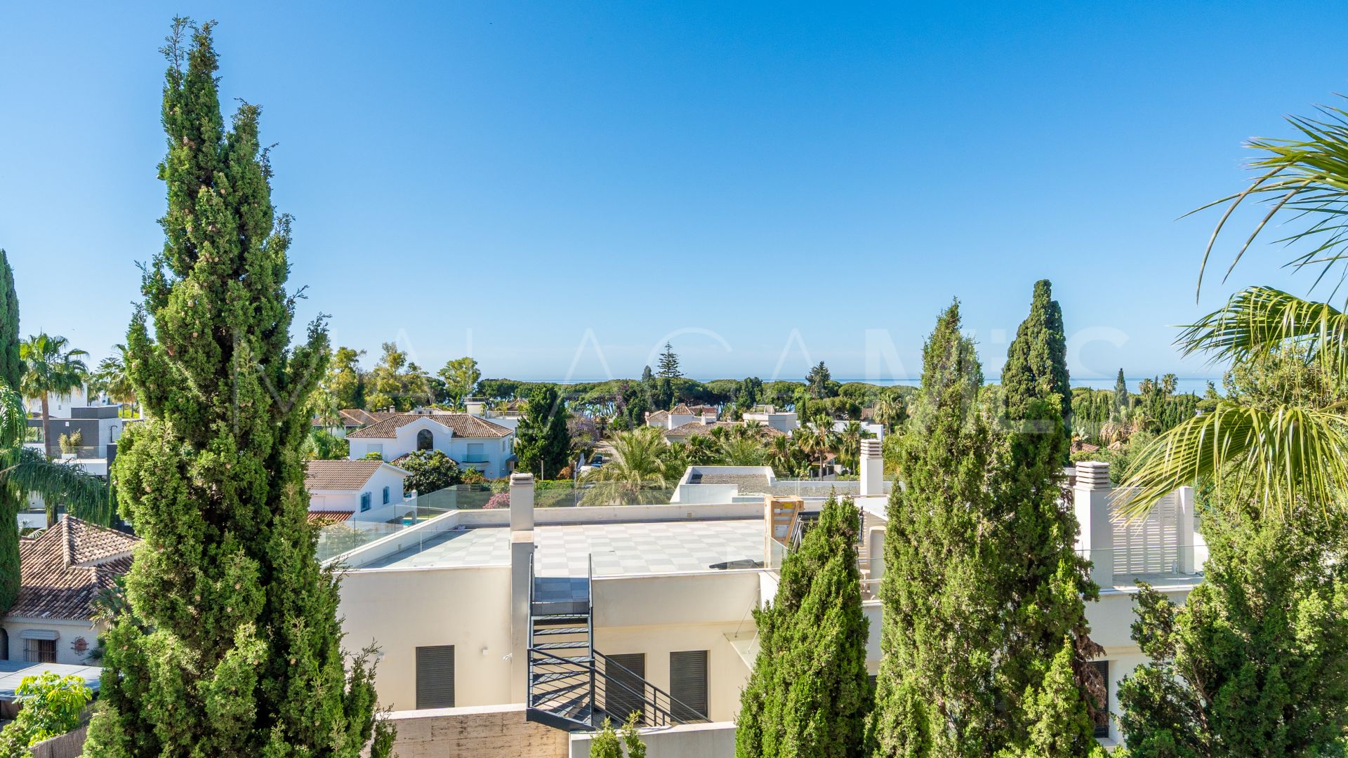 Lägenhet for sale in Guadalpin Suites