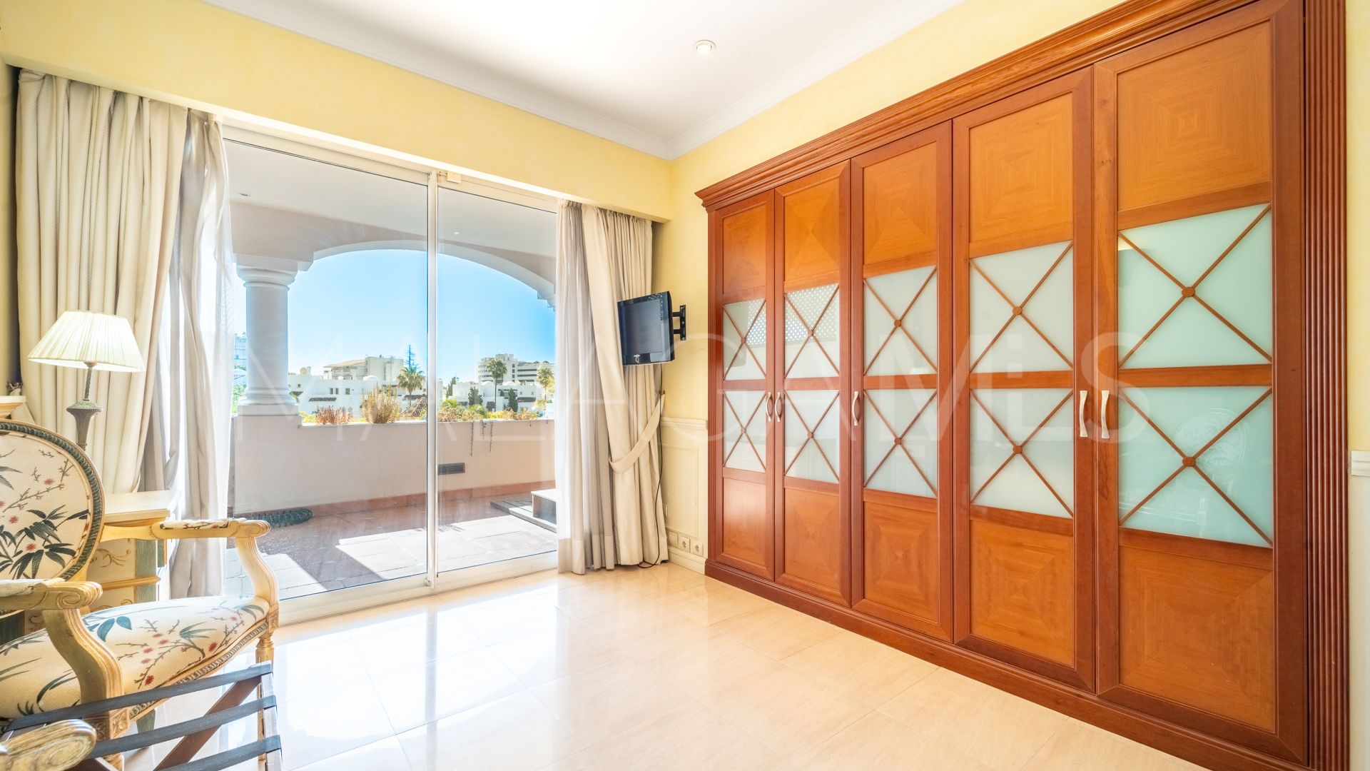 Lägenhet for sale in Guadalpin Suites