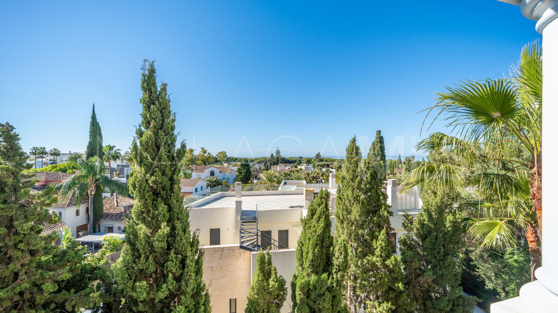 Lägenhet for sale in Guadalpin Suites