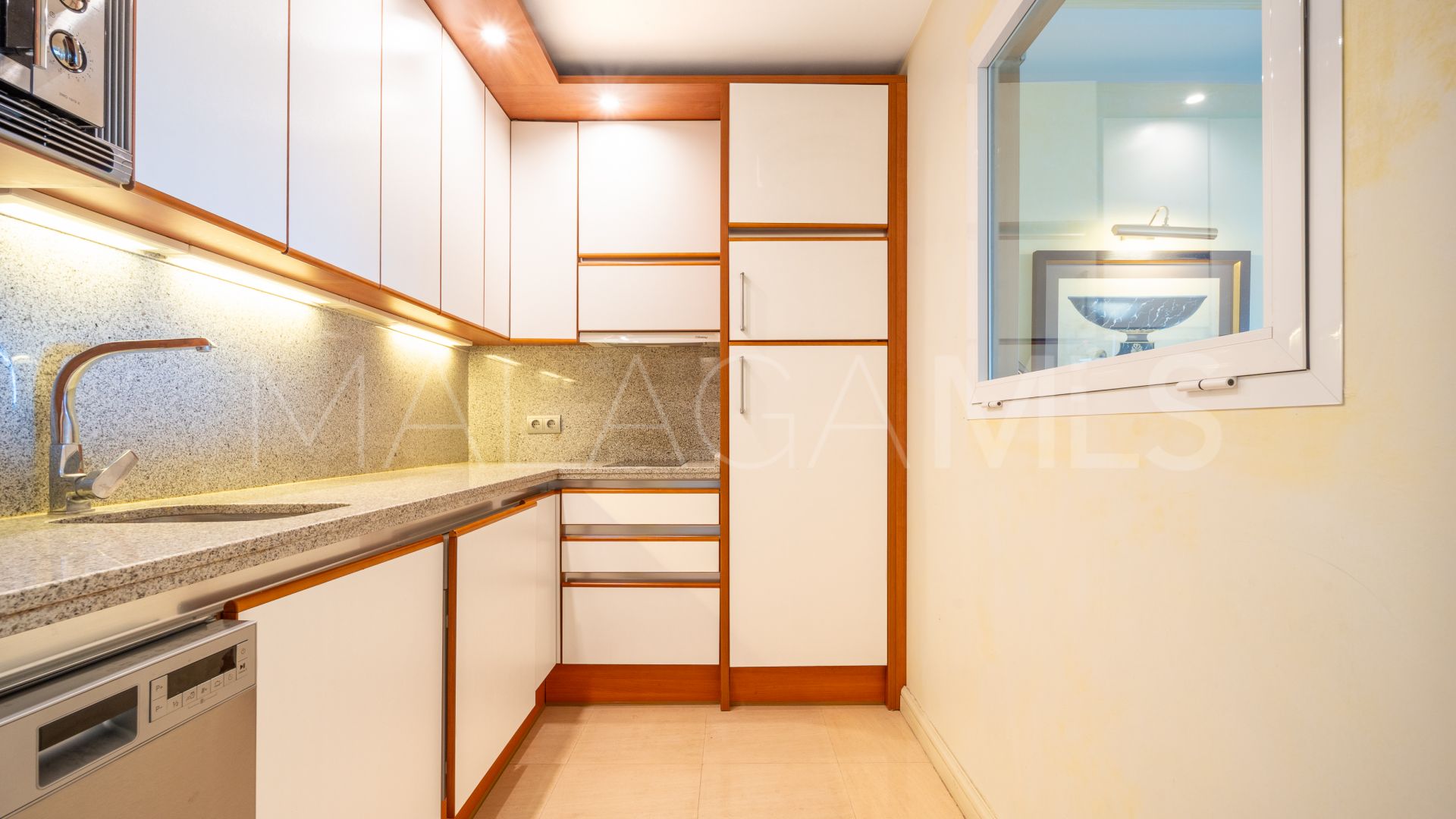 Lägenhet for sale in Guadalpin Suites