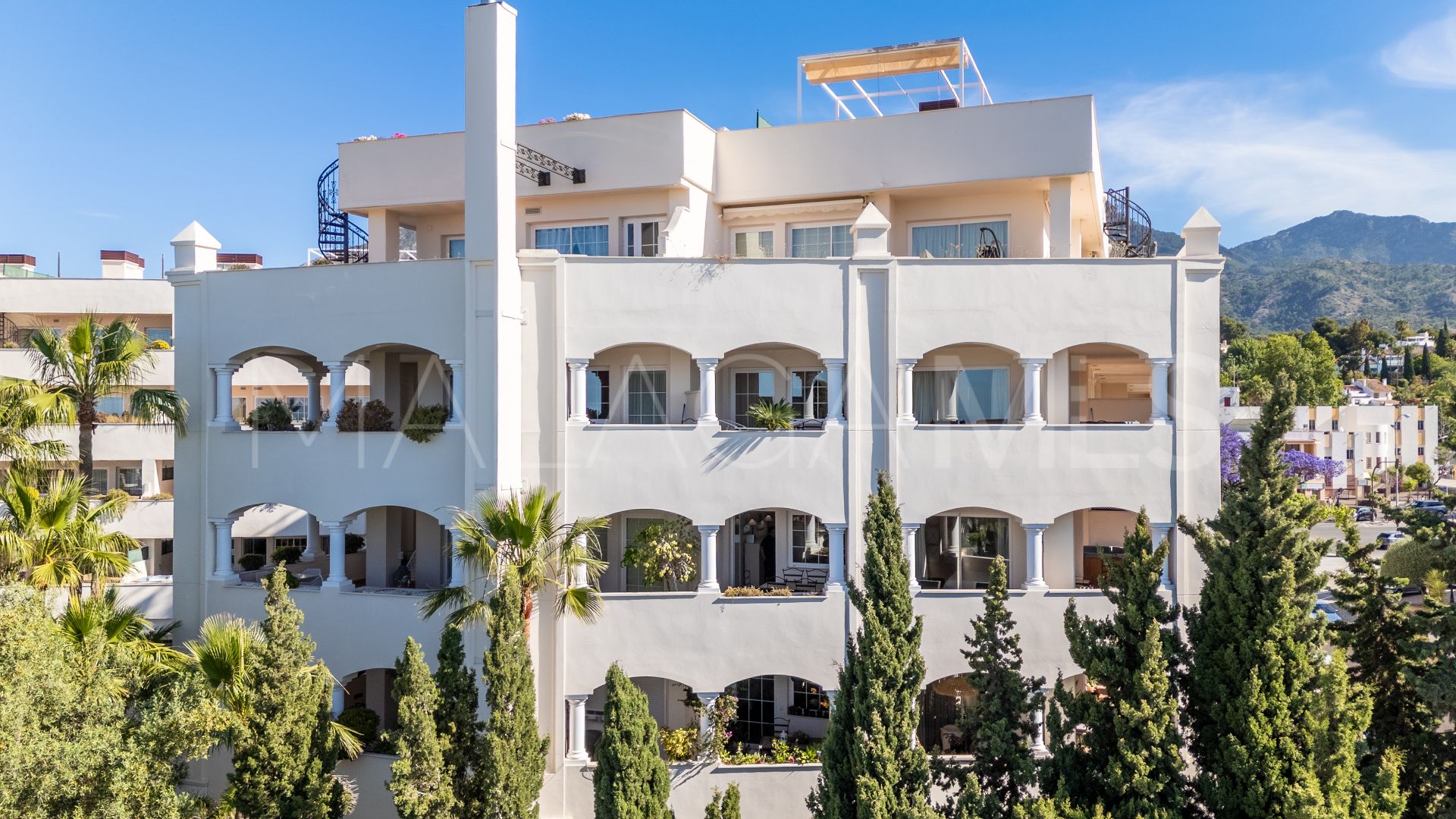 Lägenhet for sale in Guadalpin Suites