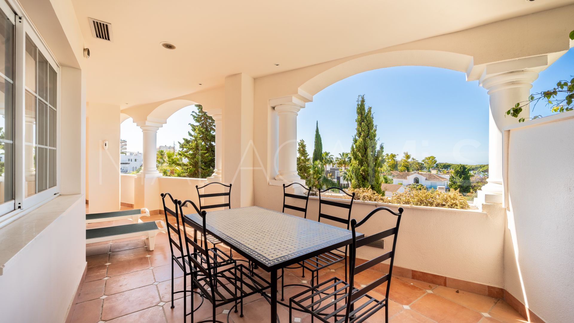 Lägenhet for sale in Guadalpin Suites