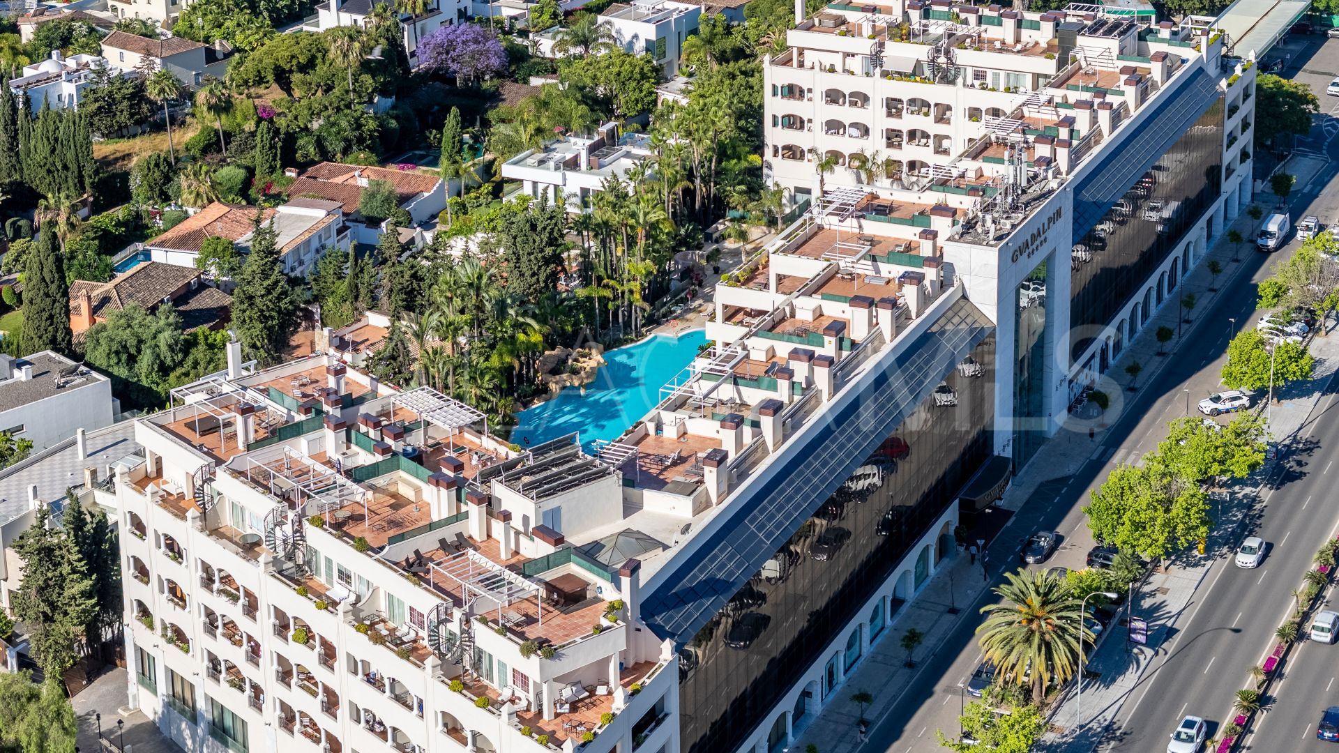 Lägenhet for sale in Guadalpin Suites