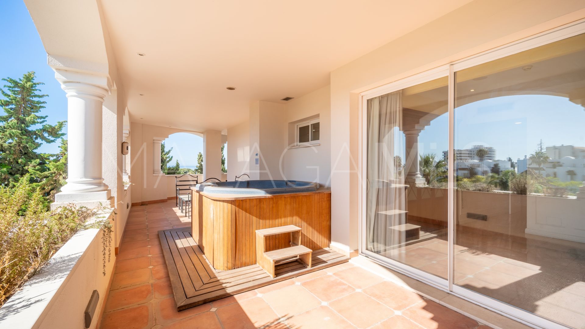 Lägenhet for sale in Guadalpin Suites