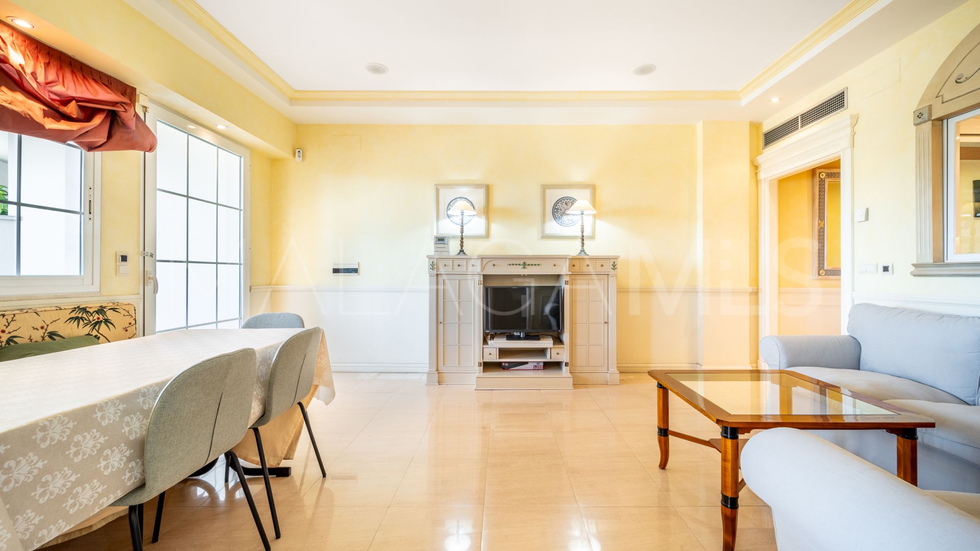 Lägenhet for sale in Guadalpin Suites