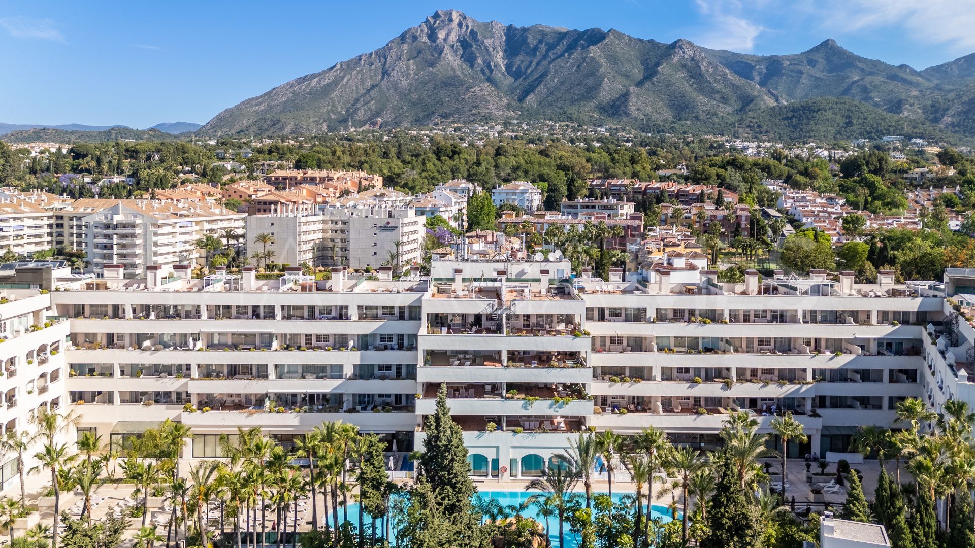 Lägenhet for sale in Guadalpin Suites