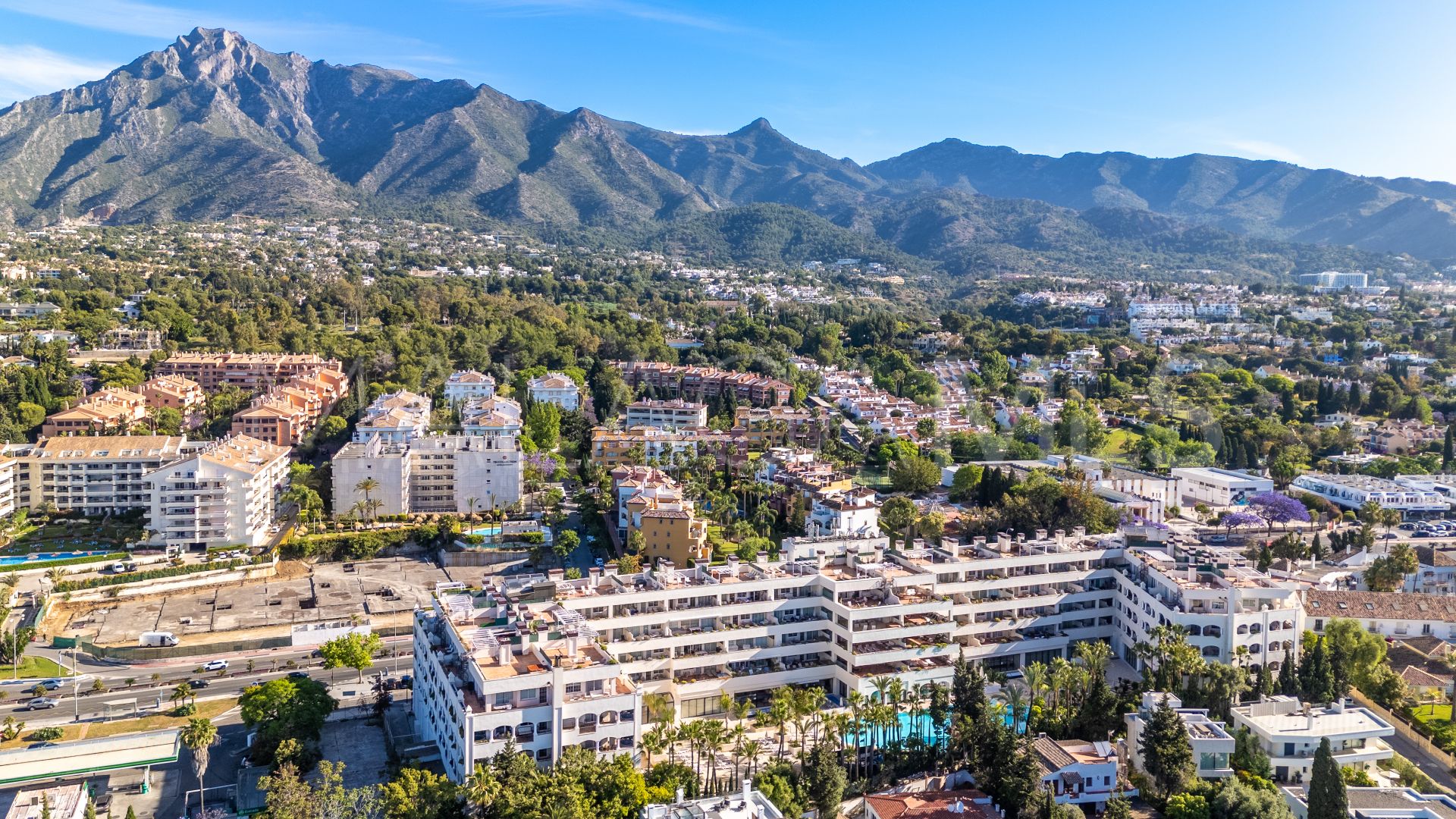 Lägenhet for sale in Guadalpin Suites