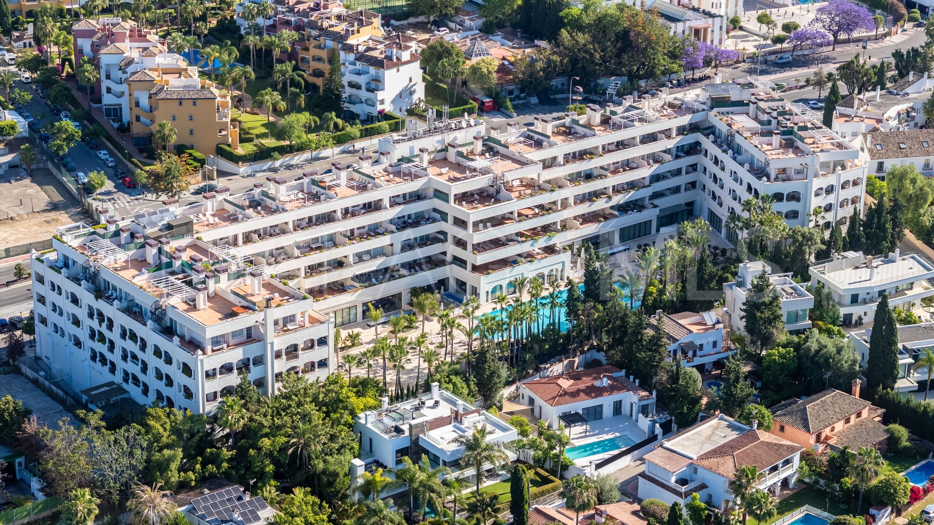 Lägenhet for sale in Guadalpin Suites