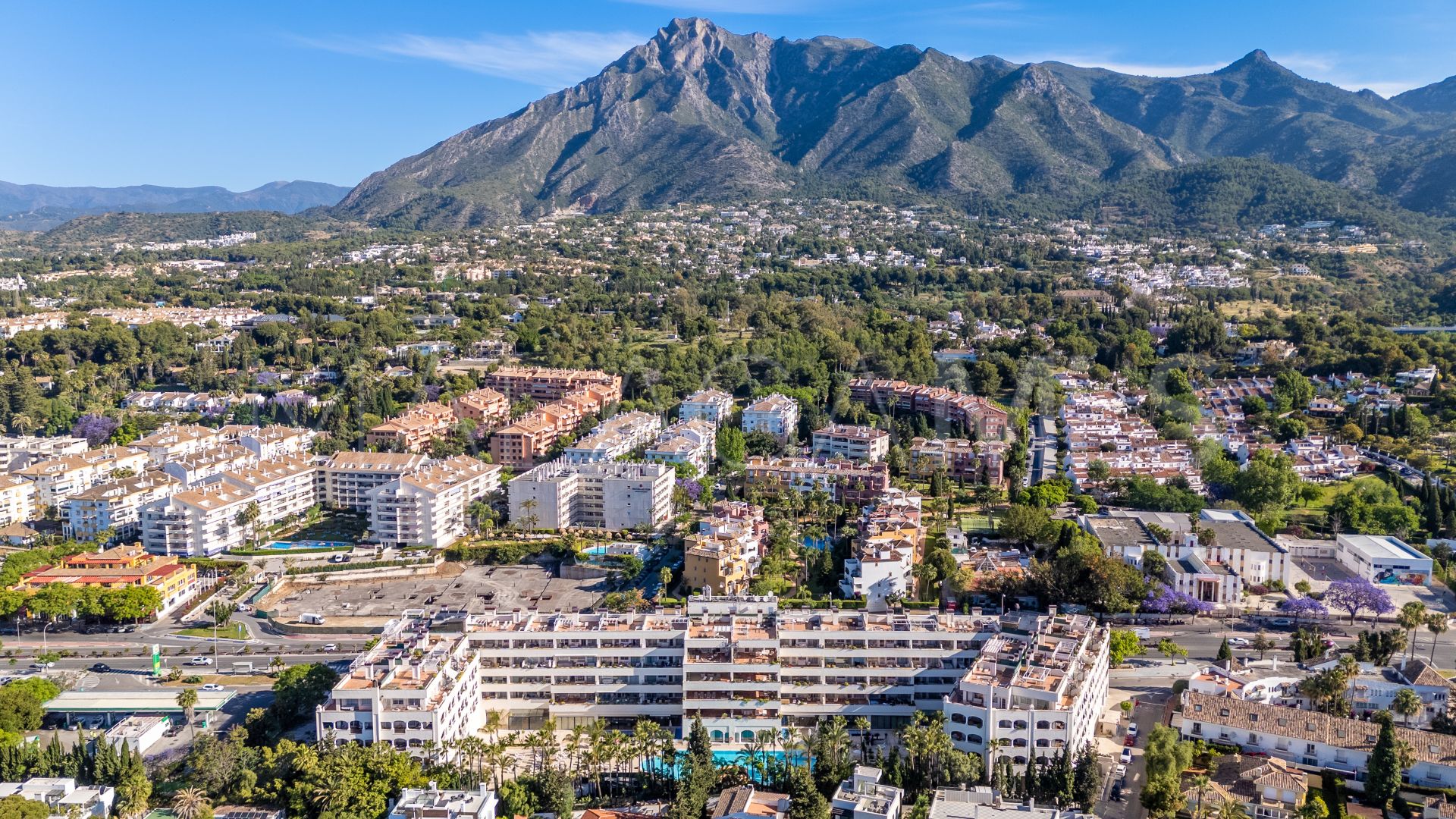 Lägenhet for sale in Guadalpin Suites