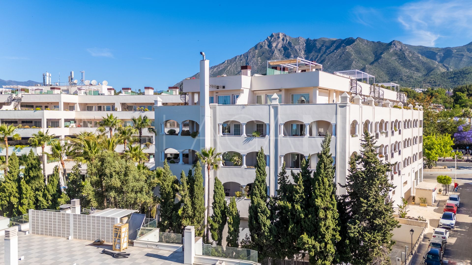 Lägenhet for sale in Guadalpin Suites