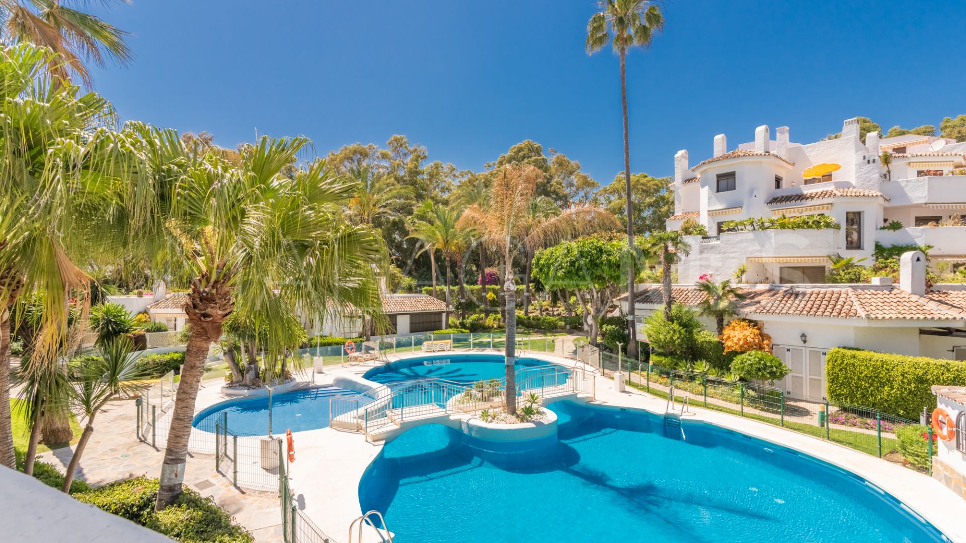 Buy 4 bedrooms penthouse in Golden Beach