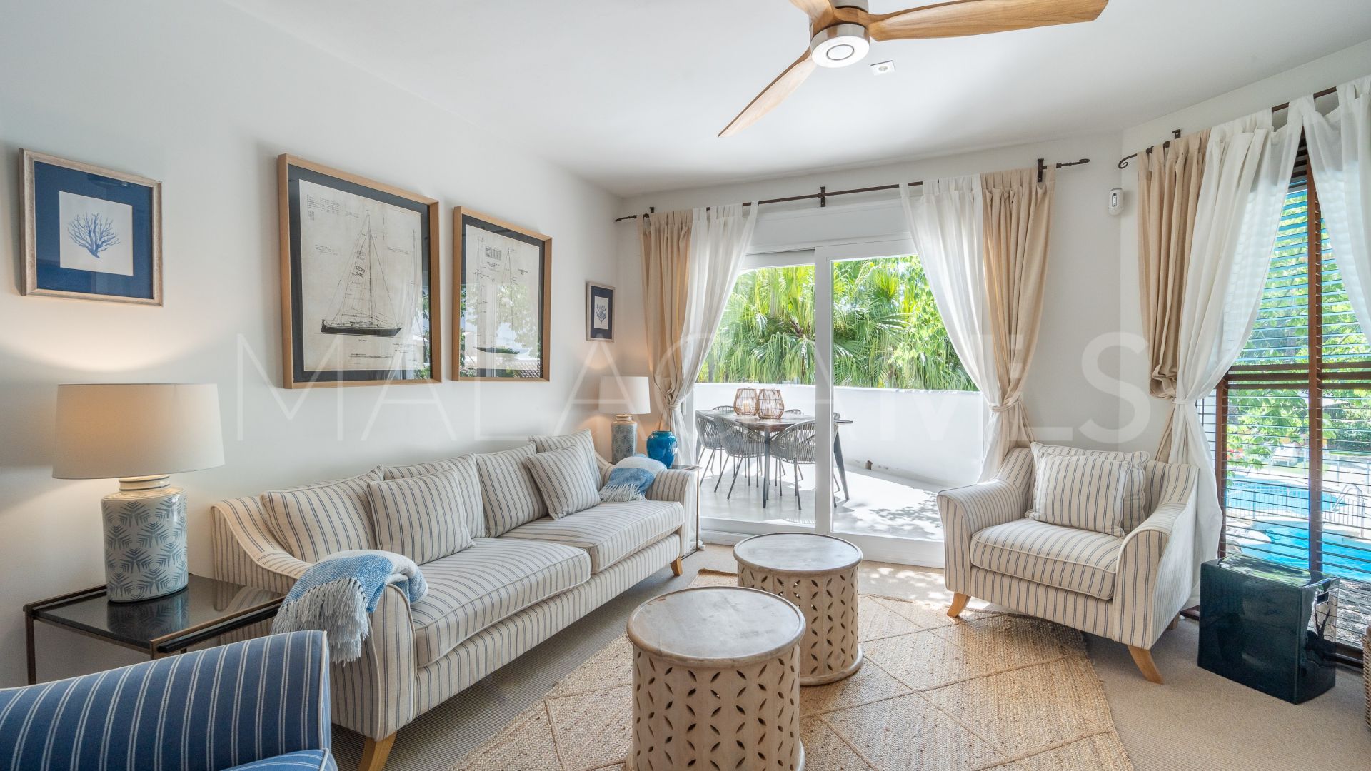 Buy 4 bedrooms penthouse in Golden Beach