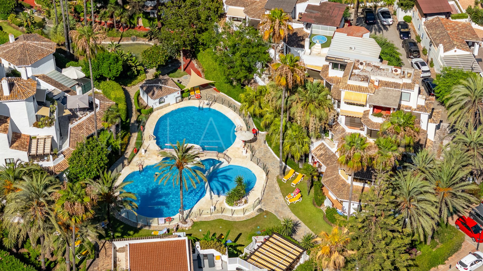 Buy 4 bedrooms penthouse in Golden Beach