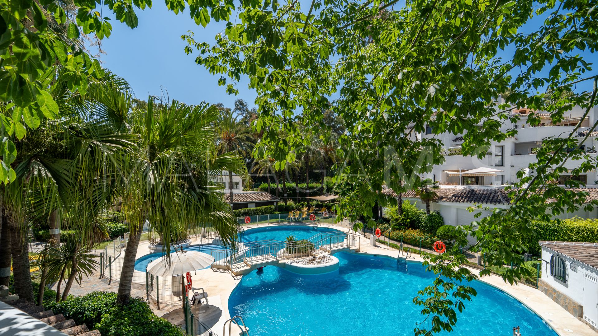 Buy 4 bedrooms penthouse in Golden Beach