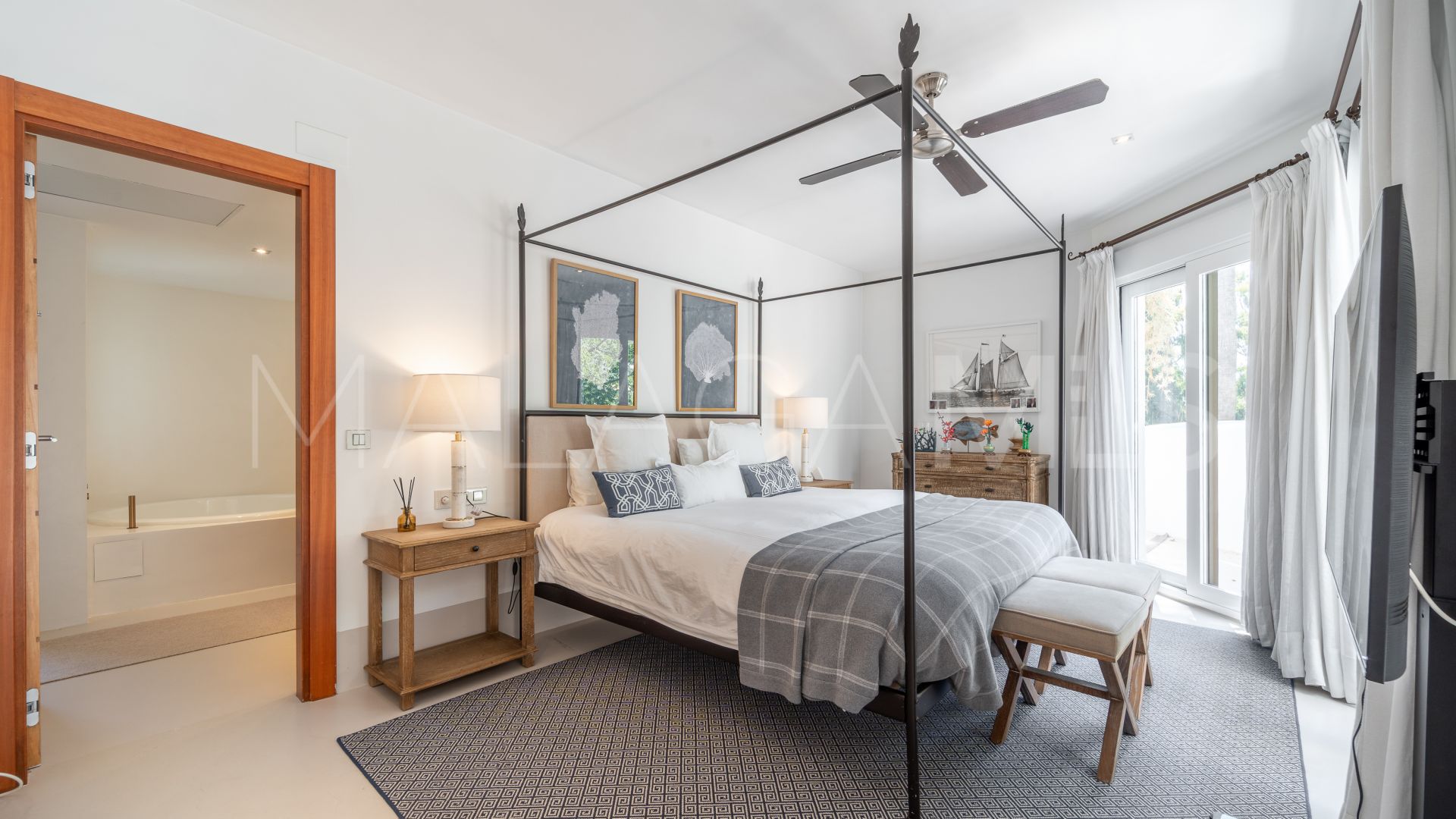 Buy 4 bedrooms penthouse in Golden Beach