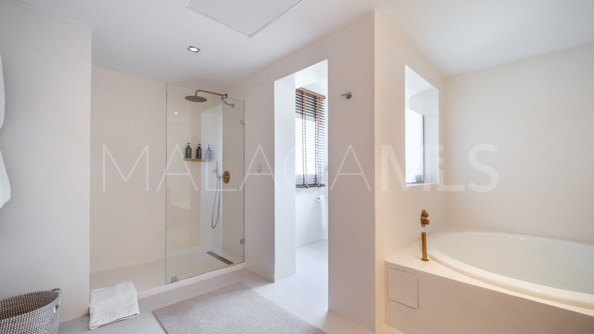 Buy 4 bedrooms penthouse in Golden Beach