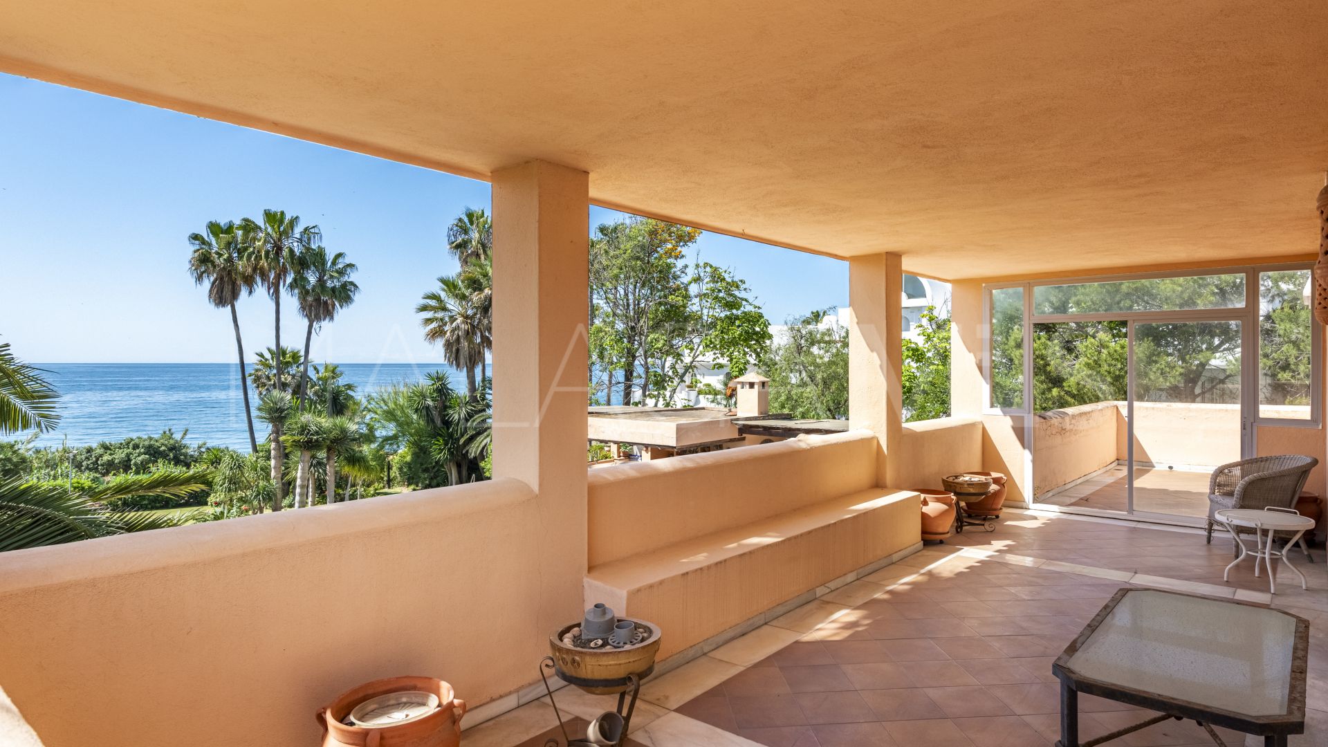 Villa for sale in Estepona