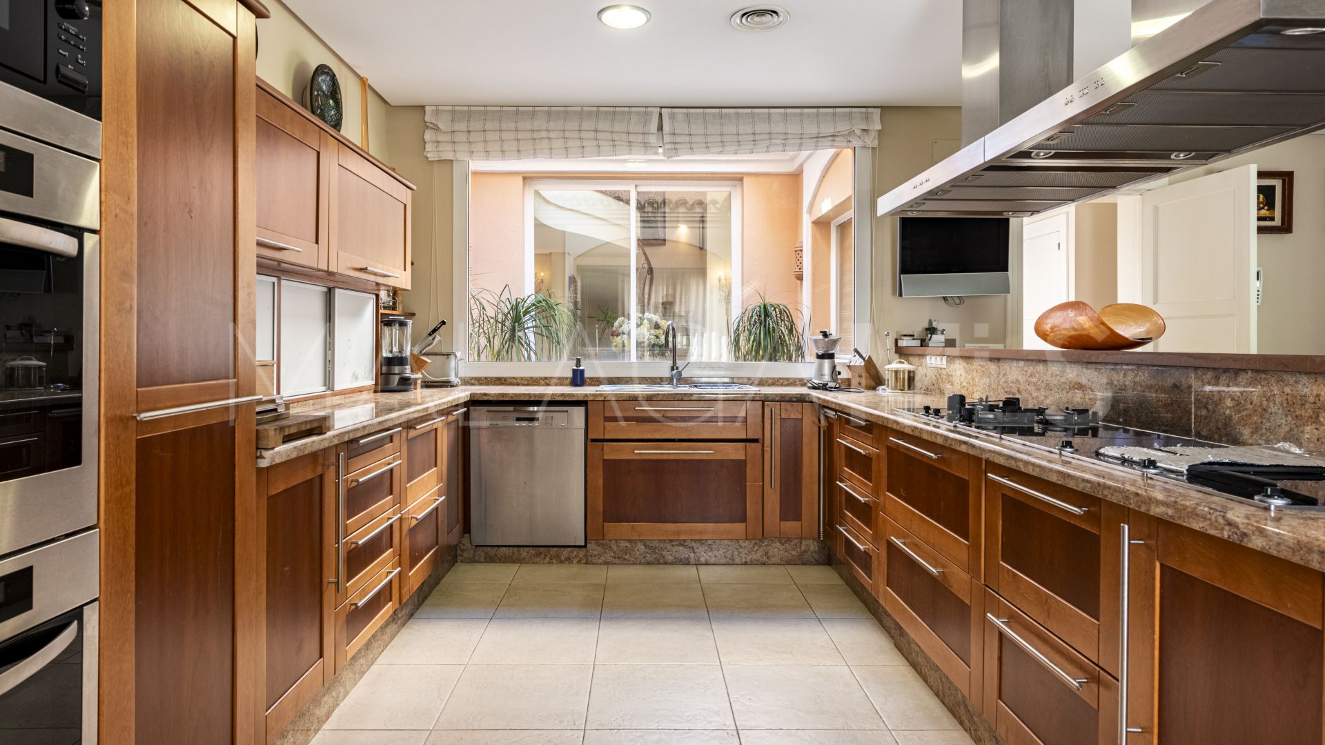 Villa for sale in Estepona
