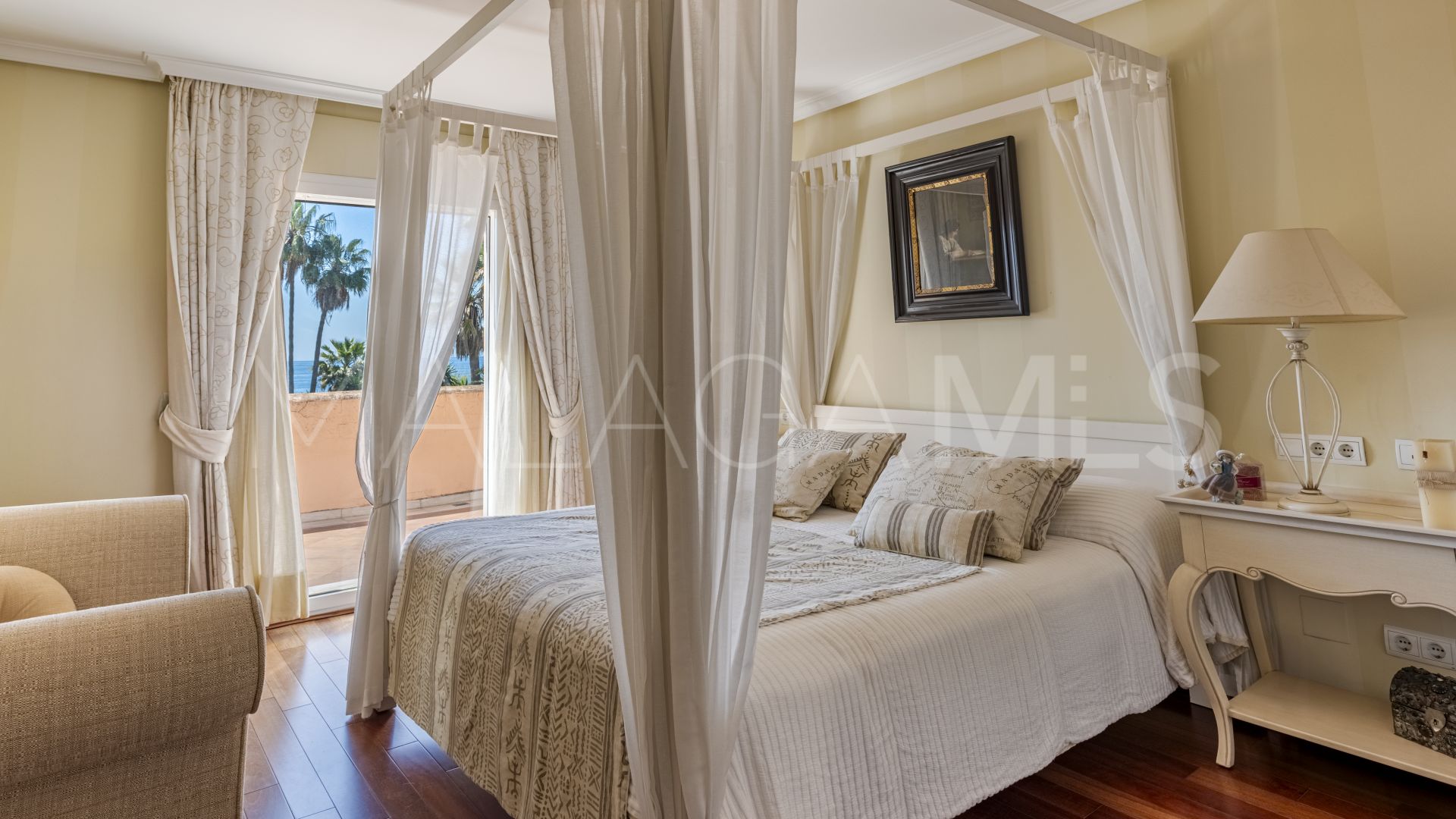 Villa for sale in Estepona