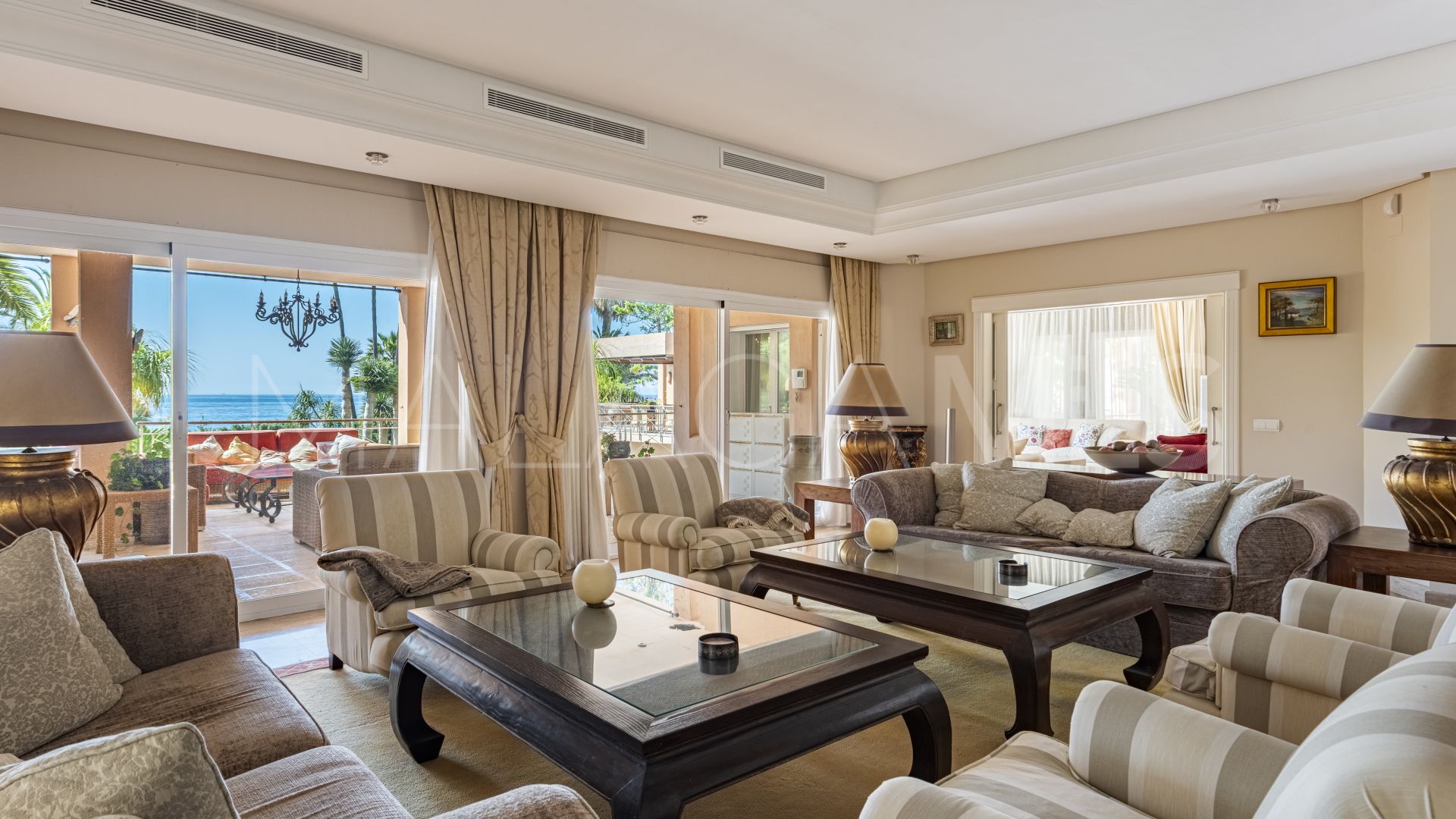 Villa for sale in Estepona