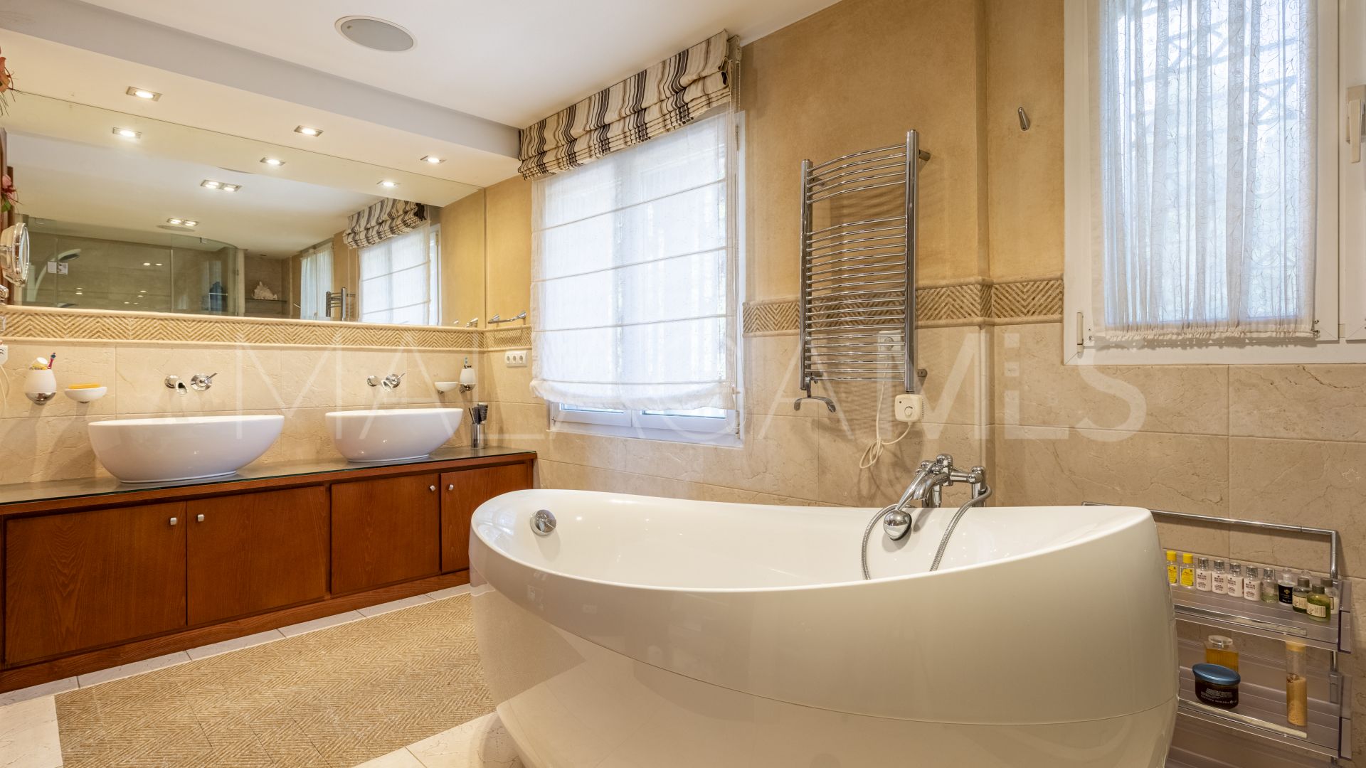 Villa for sale in Estepona