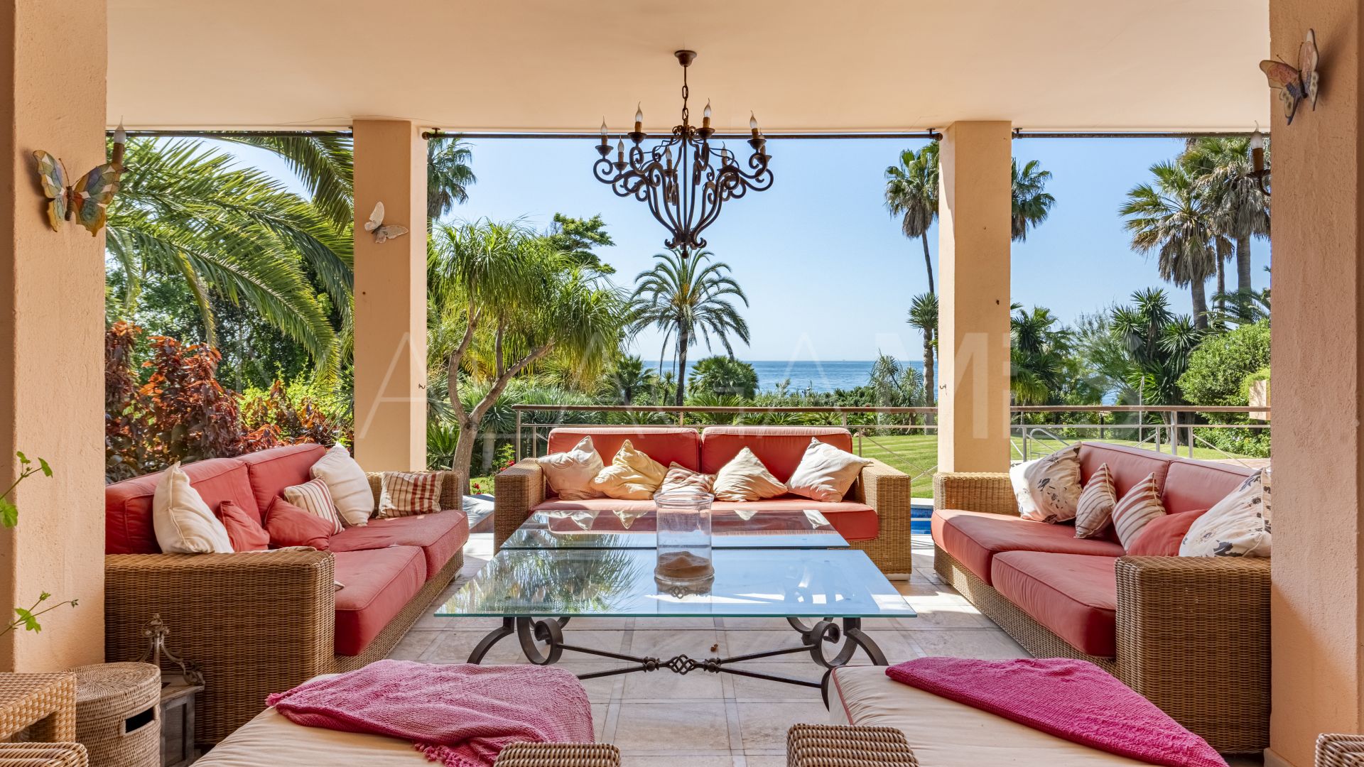 Villa for sale in Estepona