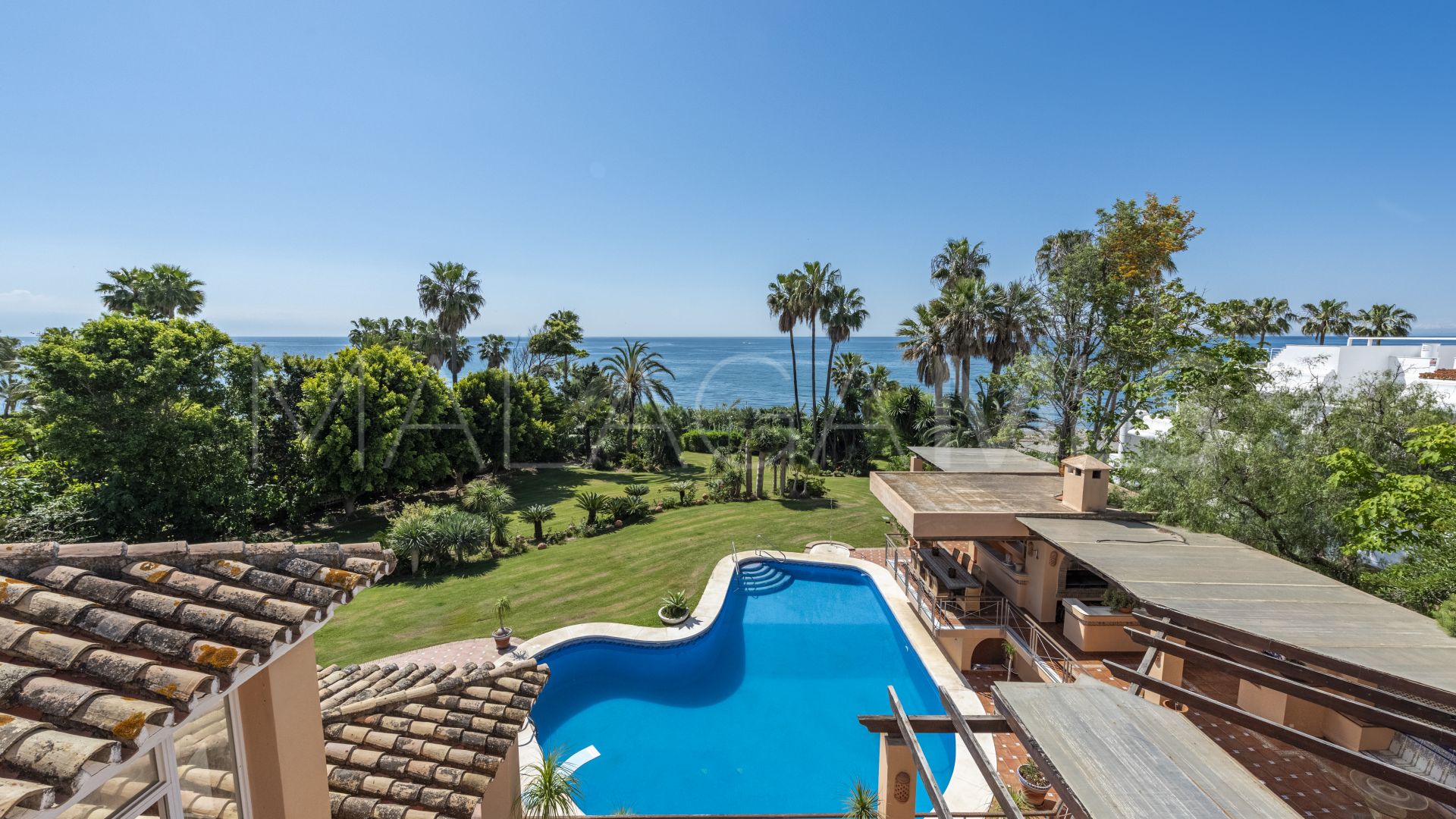 Villa for sale in Estepona