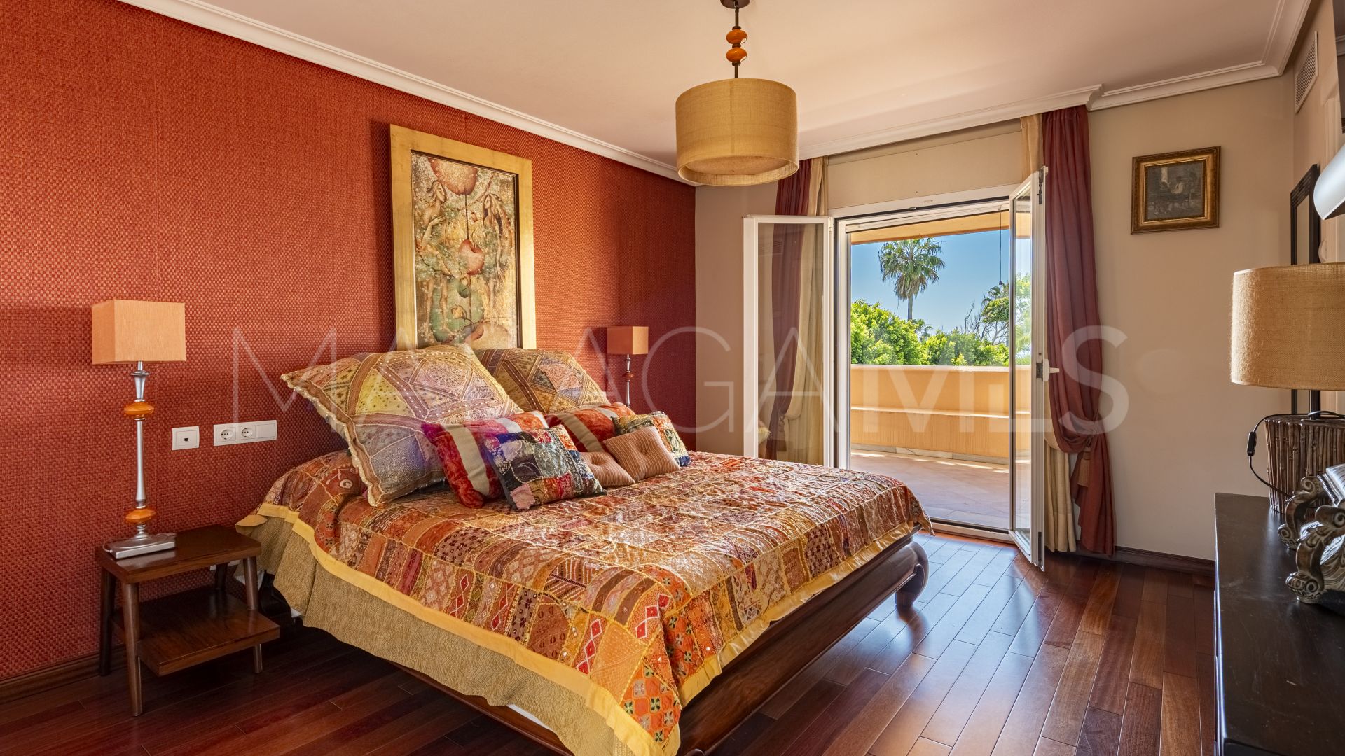 Villa for sale in Estepona