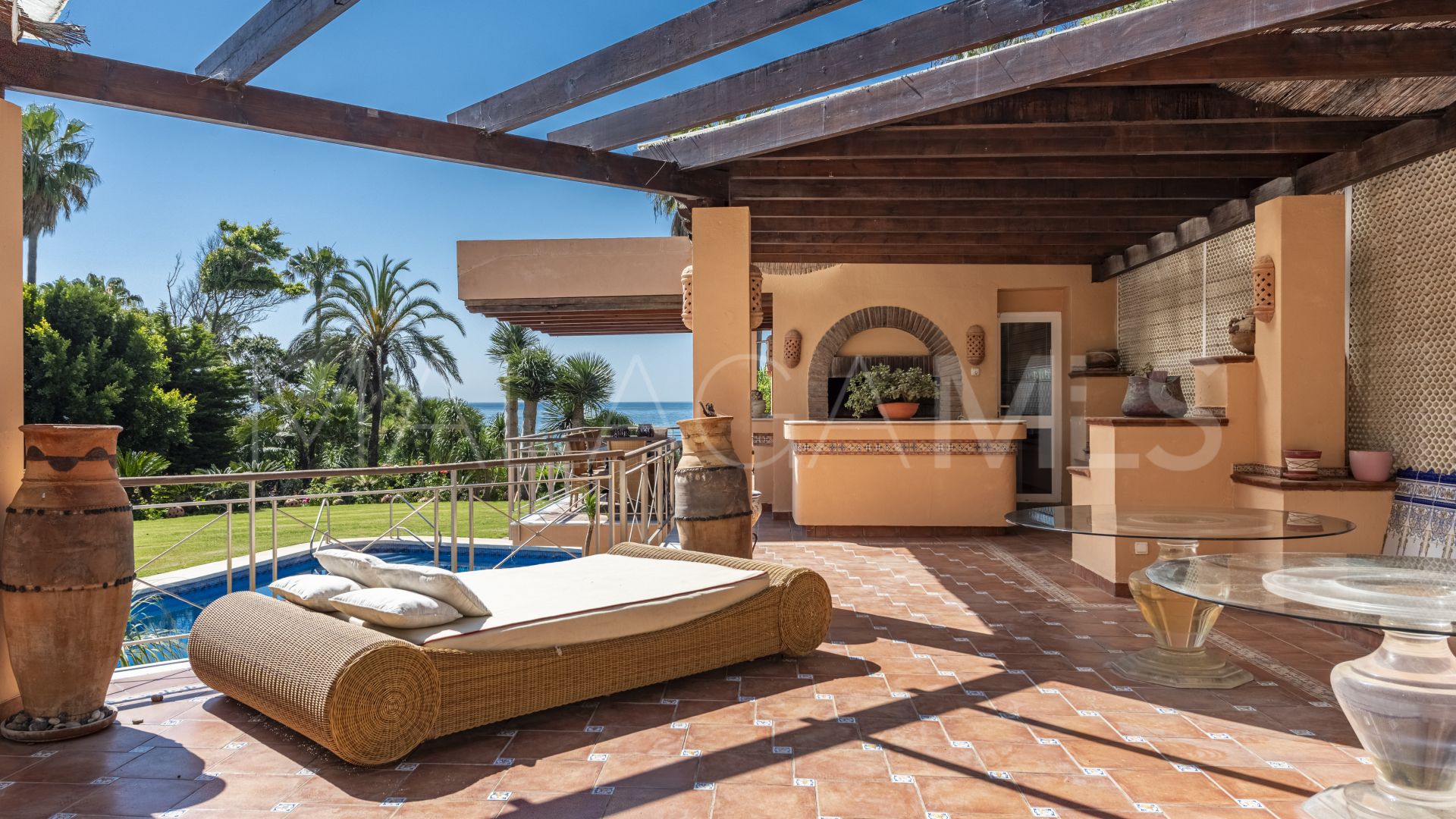 Villa for sale in Estepona